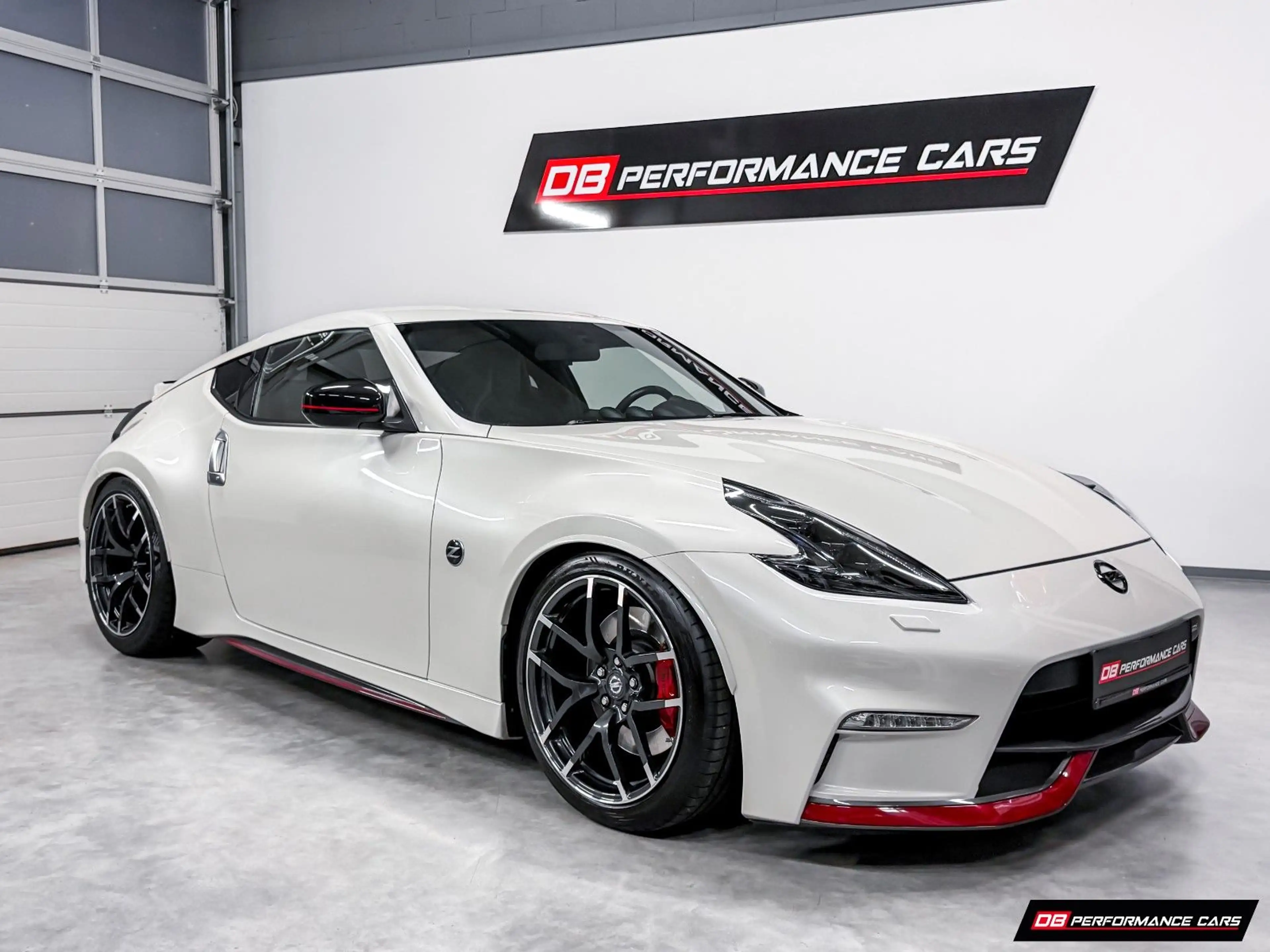 Nissan 370Z NISMO, Handschalter, tolle Upgrades