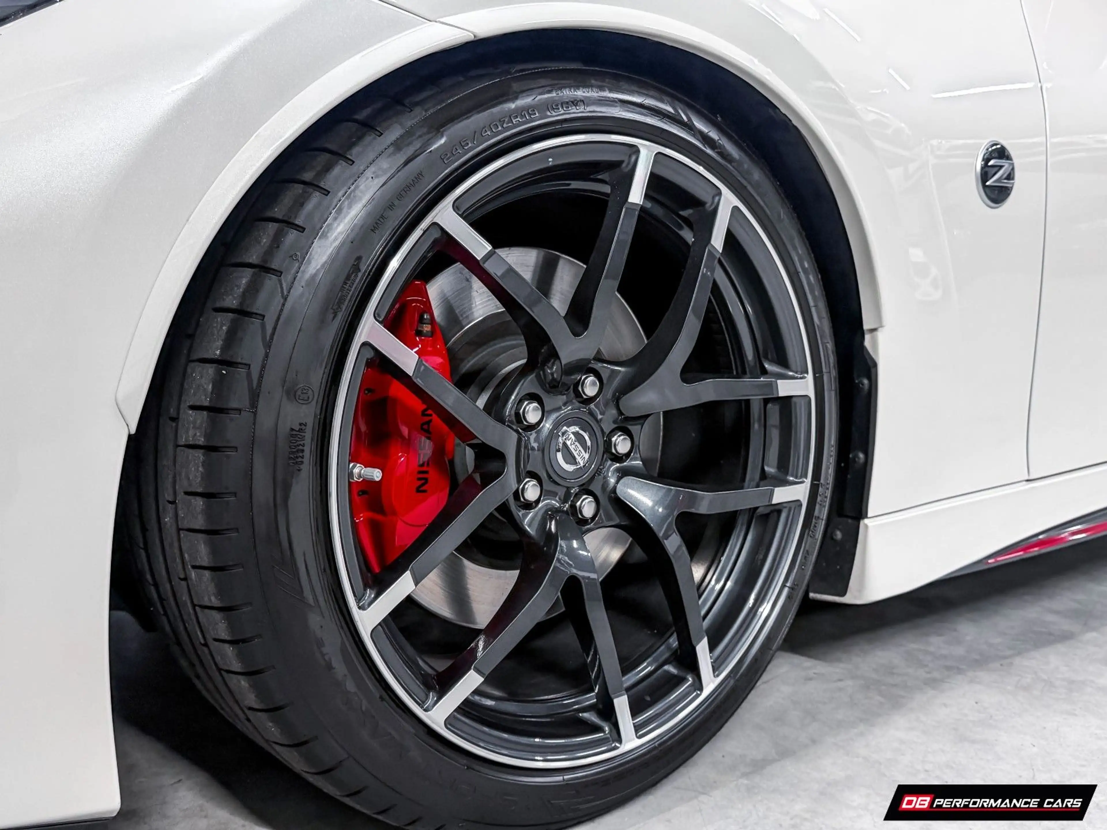 Nissan 370Z NISMO, Handschalter, tolle Upgrades — photo 10