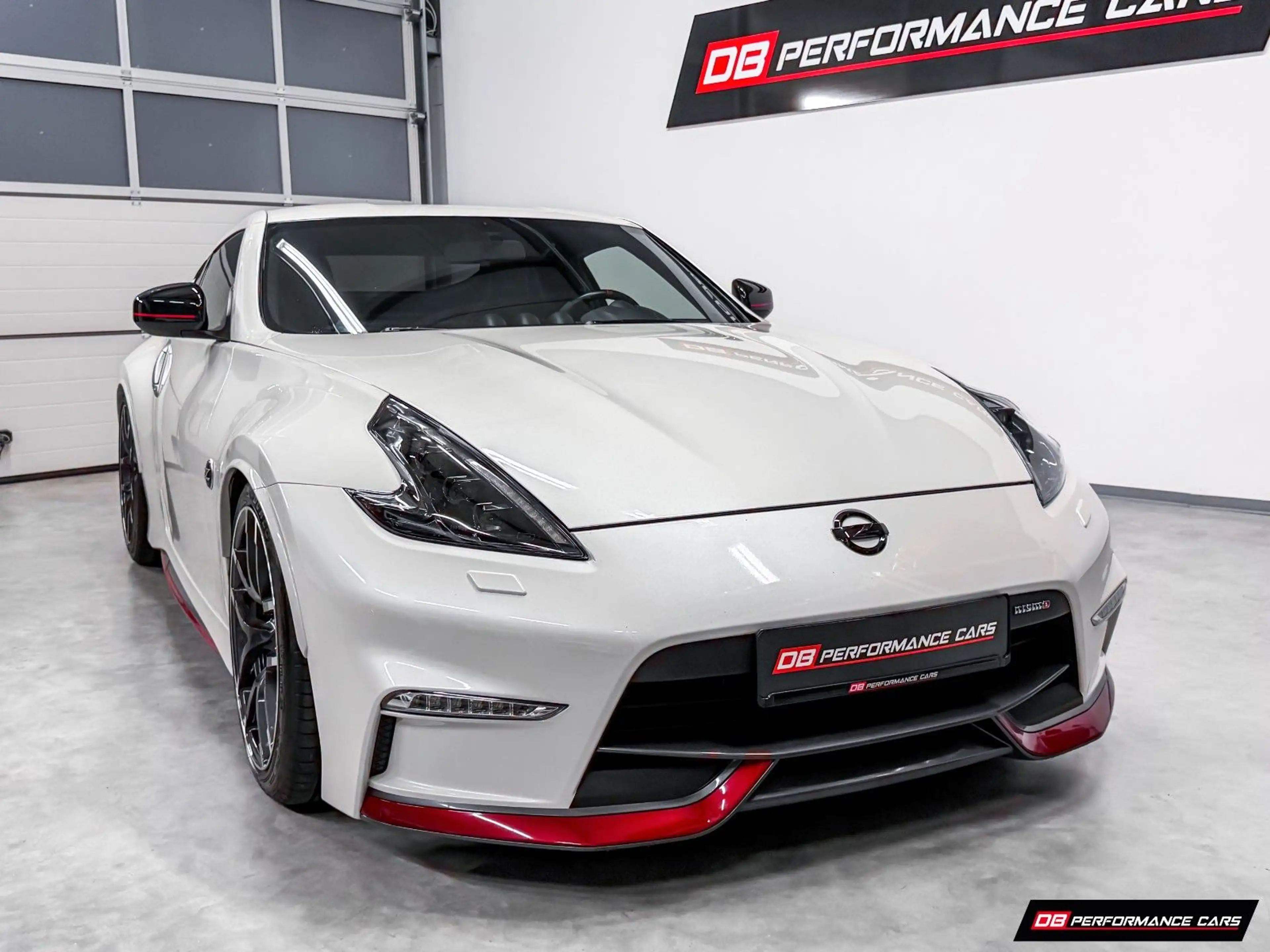 Nissan 370Z NISMO, Handschalter, tolle Upgrades — photo 2