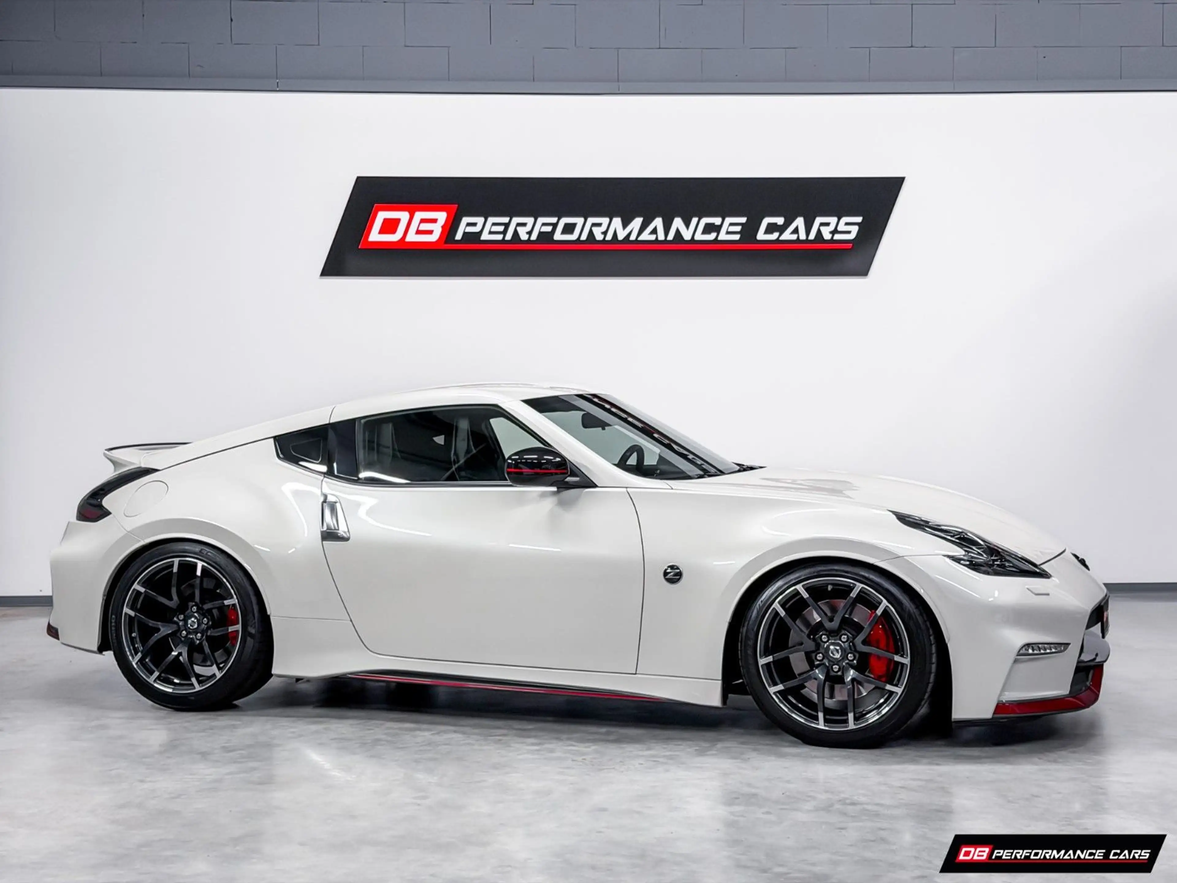 Nissan 370Z NISMO, Handschalter, tolle Upgrades — photo 3