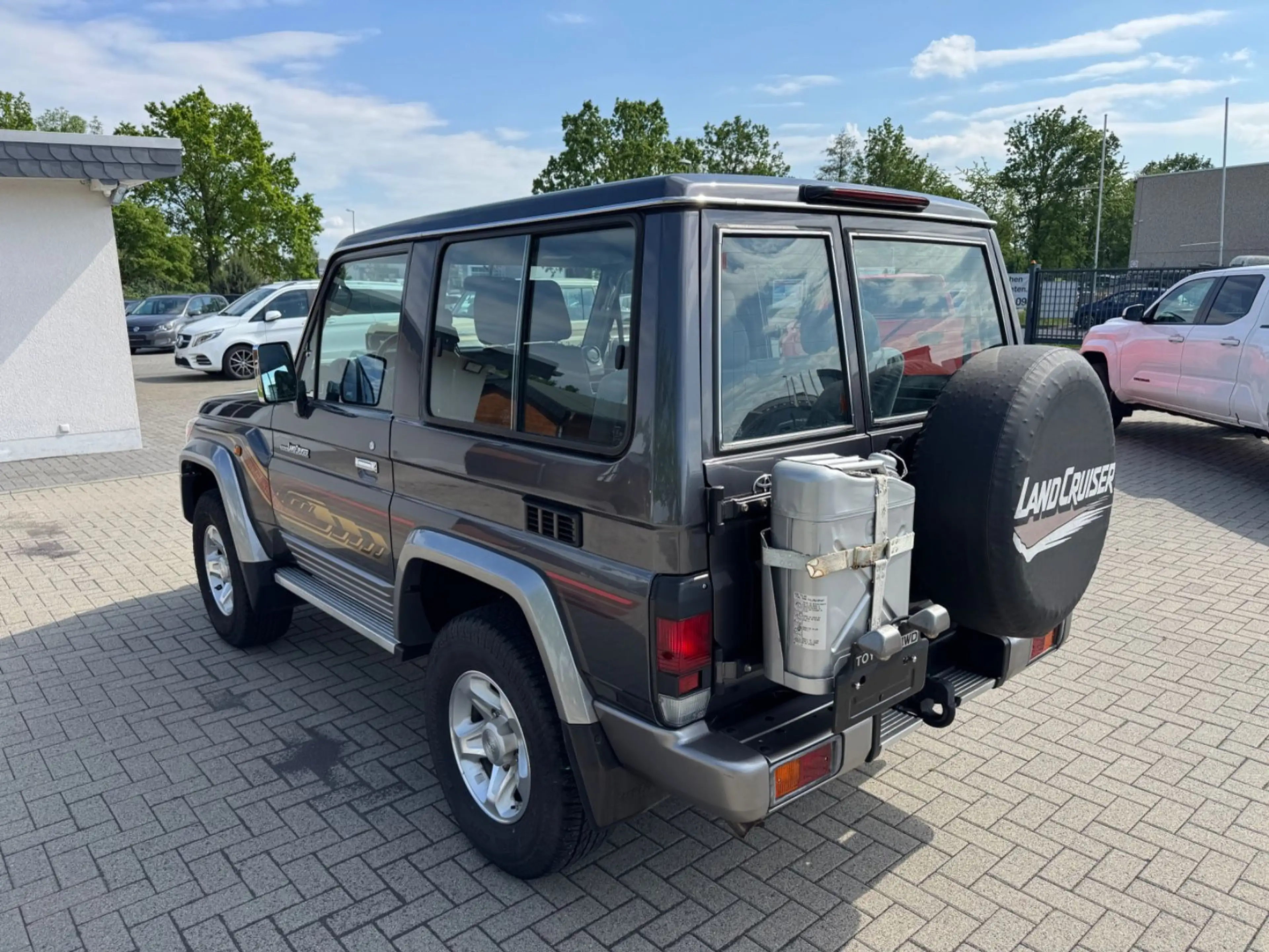 Toyota Land Cruiser GRJ 71 LX+ diff. M/T grau Voll. — photo 4
