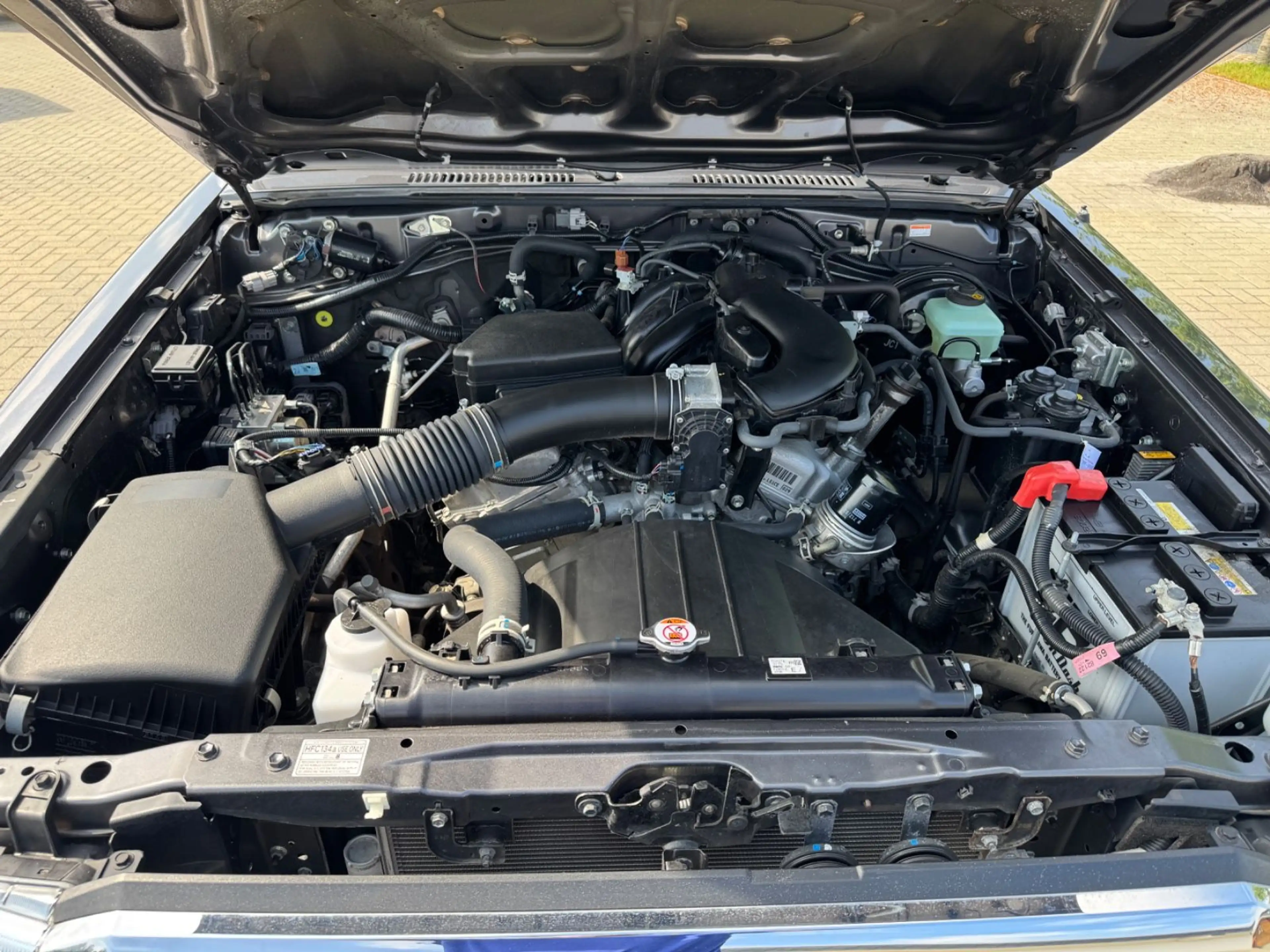 Toyota Land Cruiser GRJ 71 LX+ diff. M/T grau Voll. — photo 15