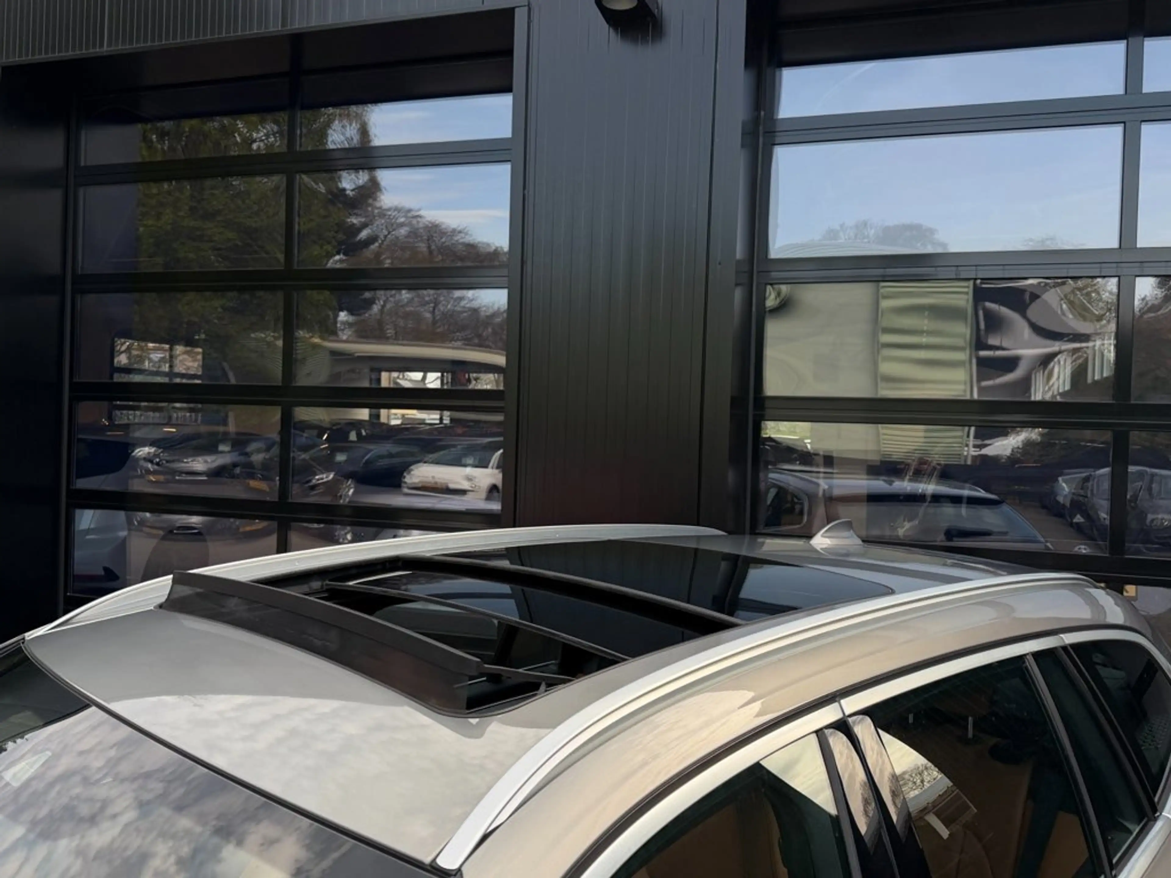 BMW 330 3-Serie Touring 330i Individual Edition Oxidgrau P — photo 6