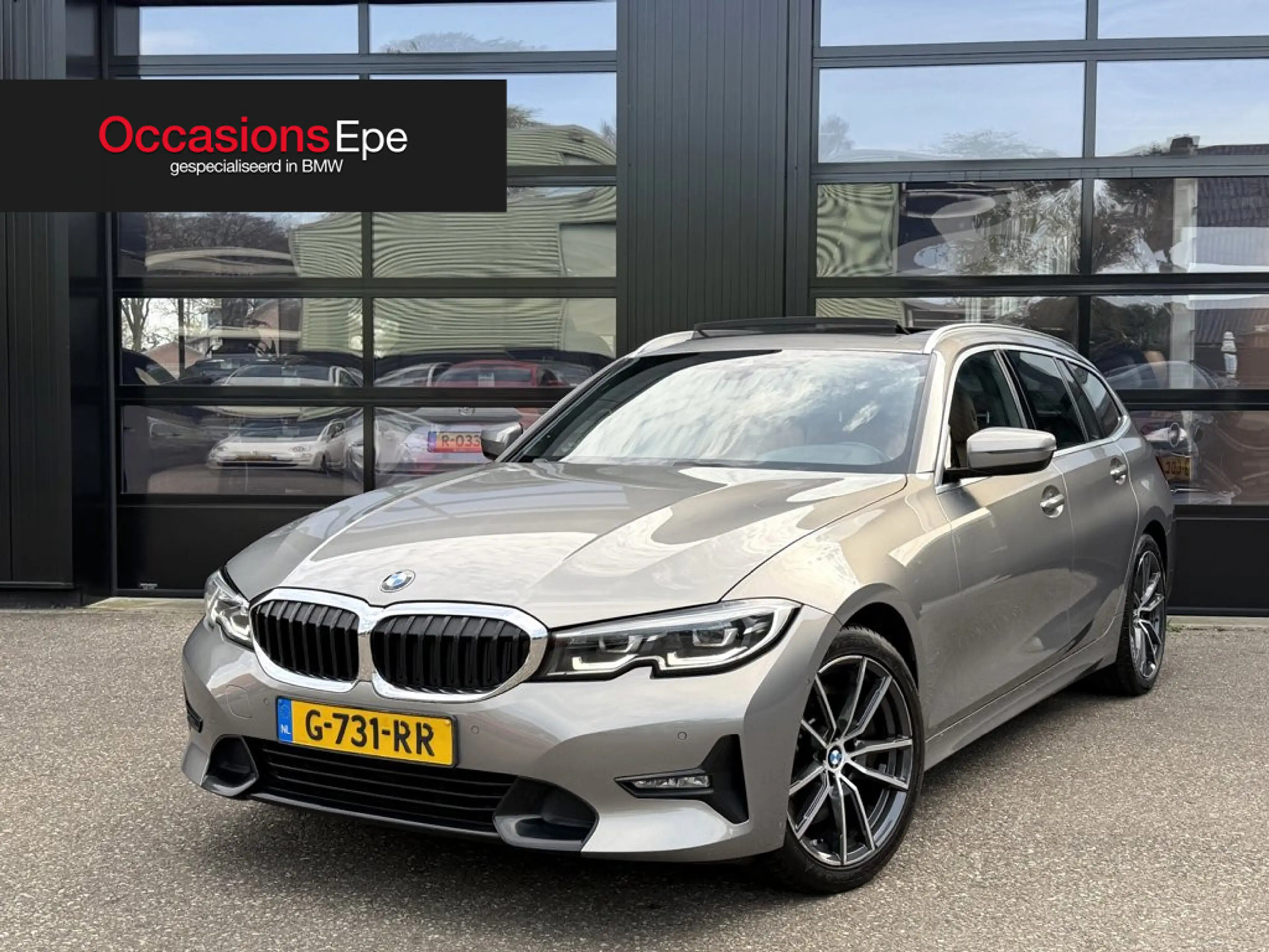 BMW 330 3-Serie Touring 330i Individual Edition Oxidgrau P