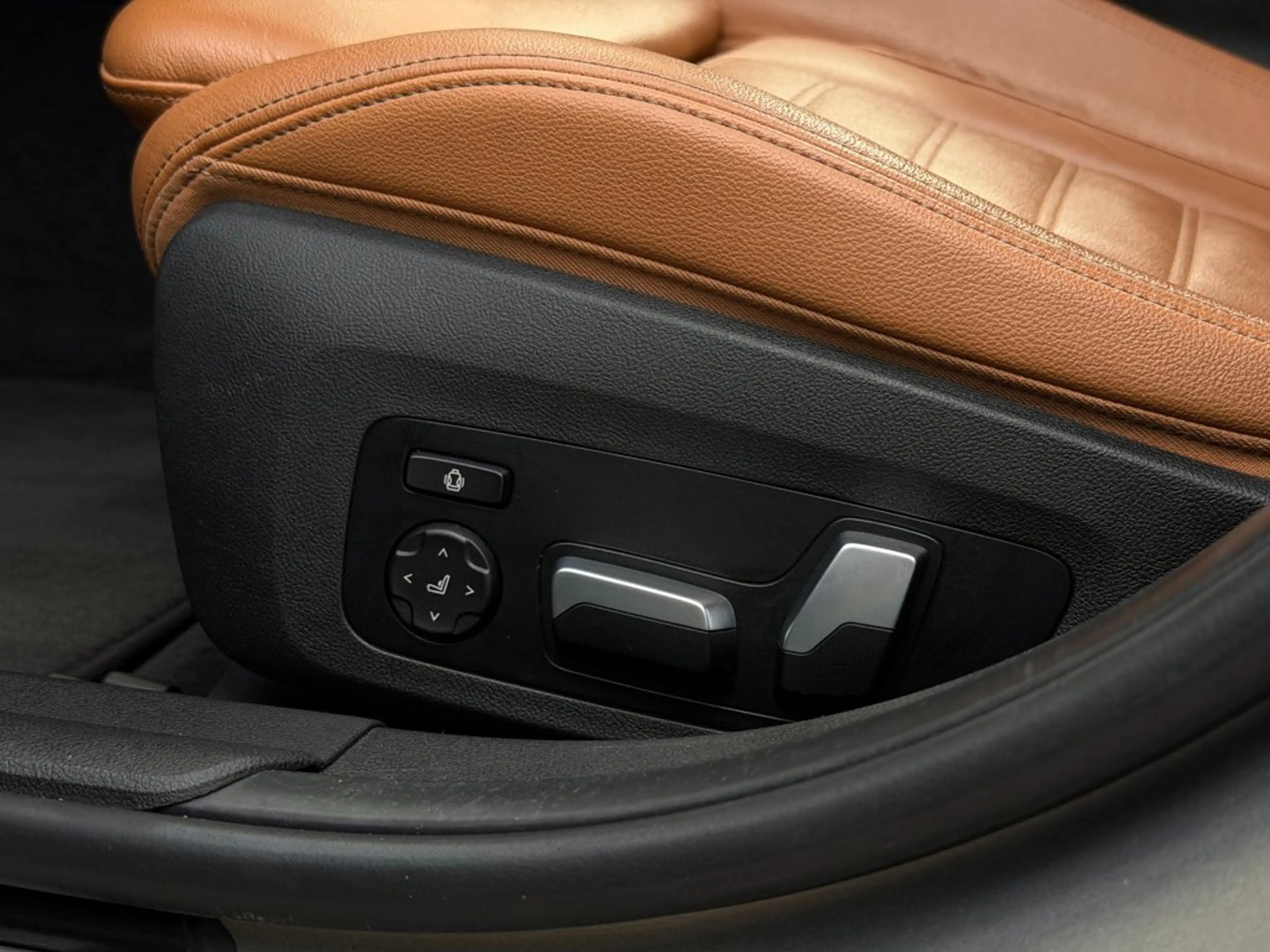 BMW 330 3-Serie Touring 330i Individual Edition Oxidgrau P — photo 14
