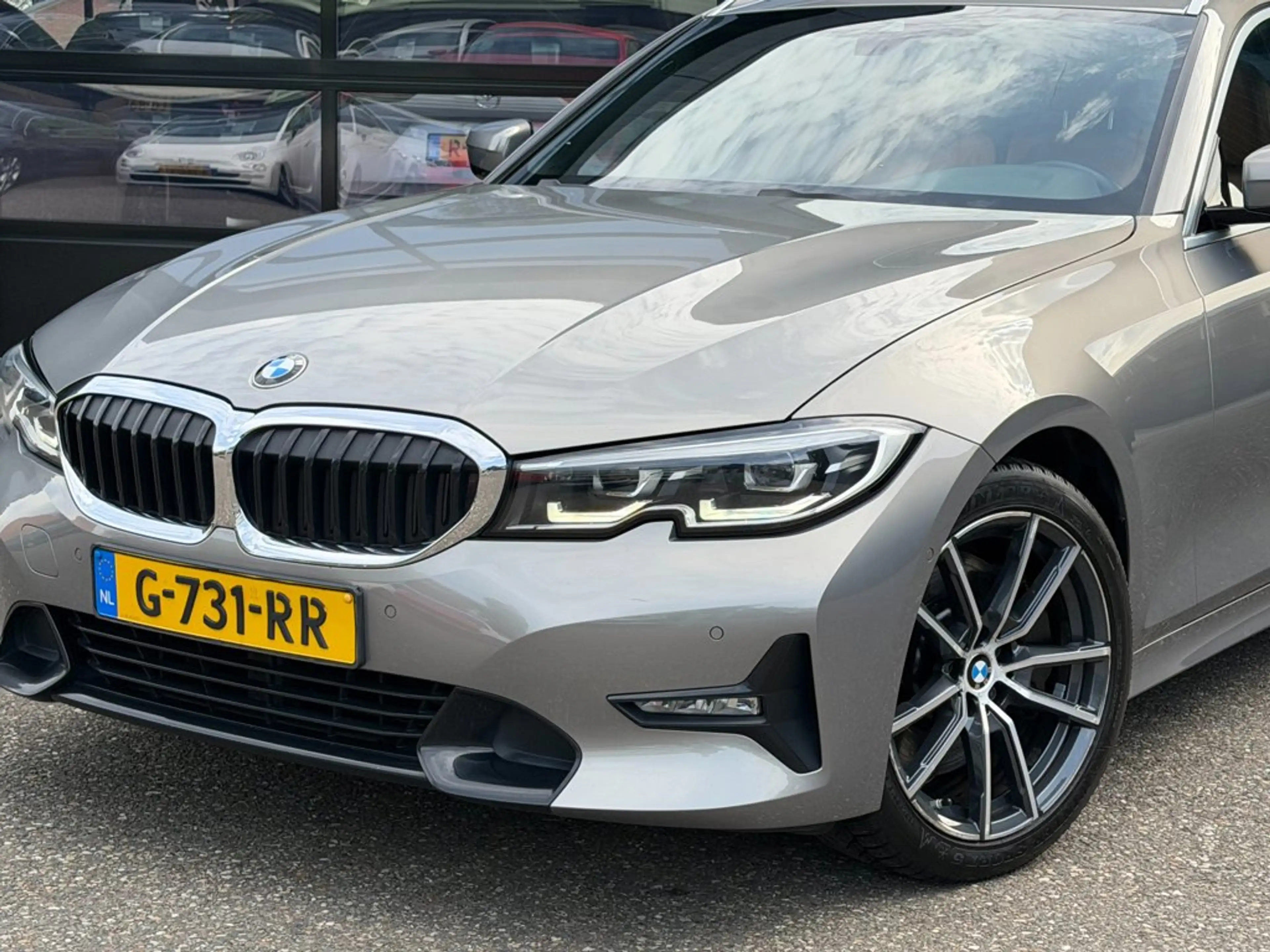 BMW 330 3-Serie Touring 330i Individual Edition Oxidgrau P — photo 15
