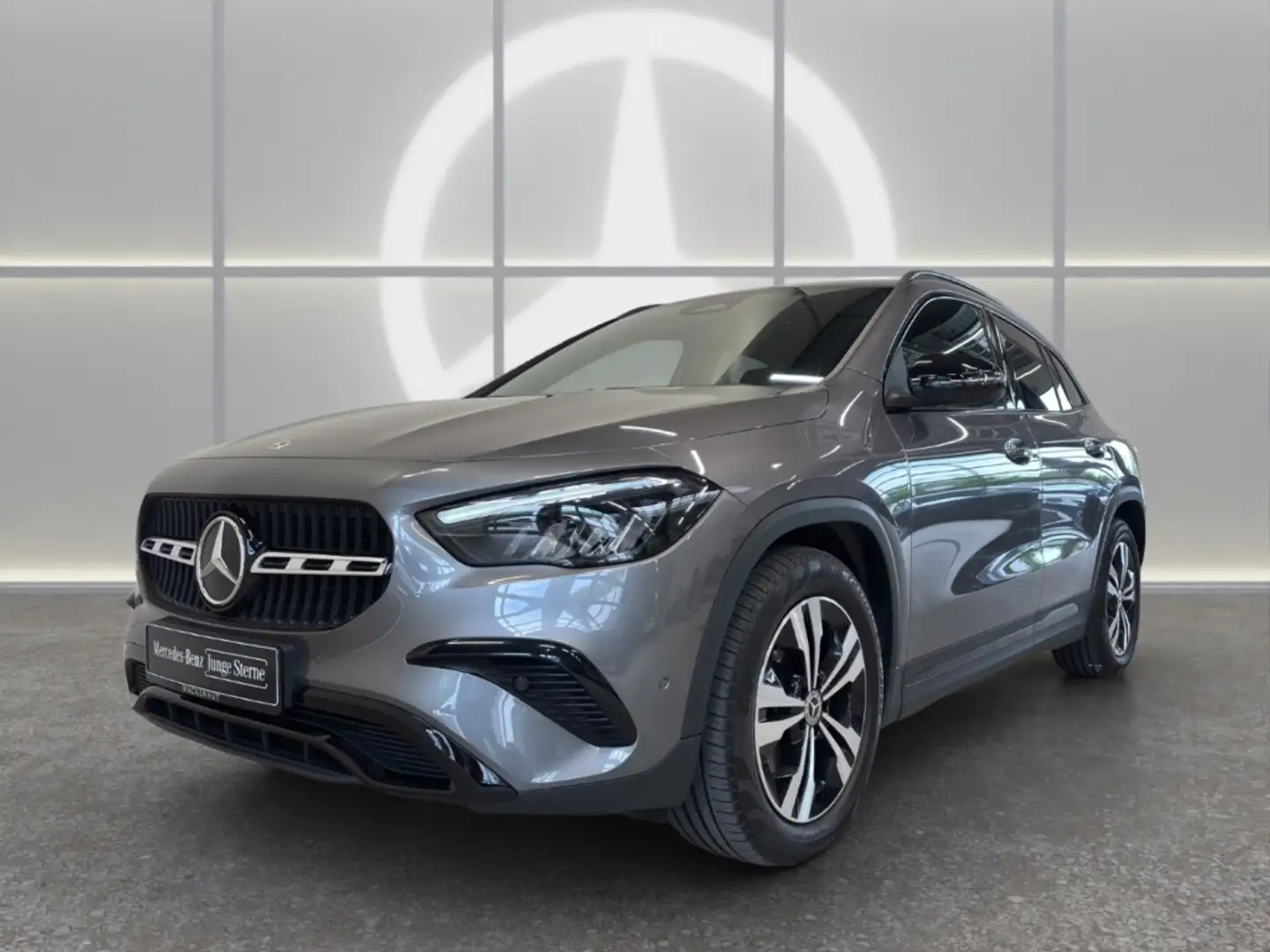 Mercedes-Benz GLA 200 d PROGERSSIVE LINE ADVANCED AHK+DIST+RFK Grau - 1