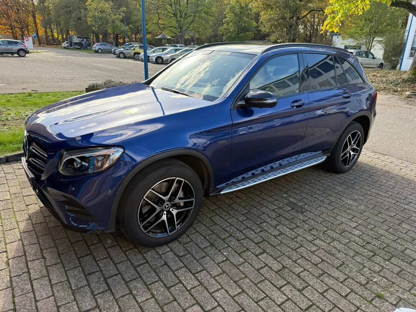 Mercedes-Benz GLC 350 350e 4MATIC Business Solution AMG PANO Alcantara Blauw - 1