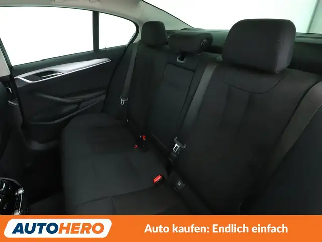 BMW 5 Series view 14