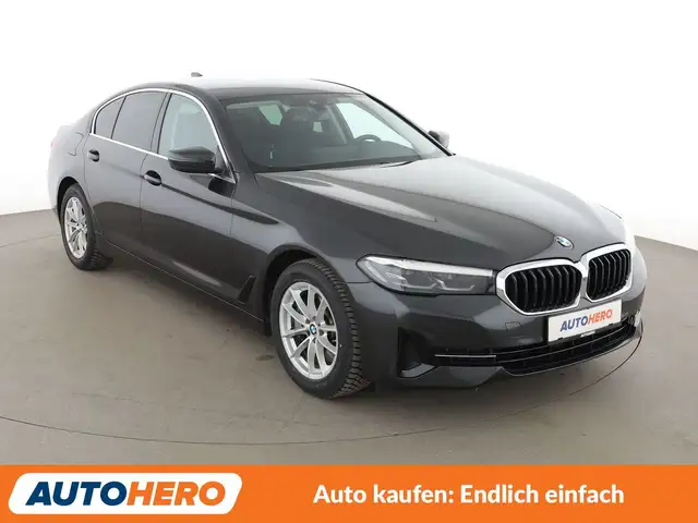 BMW 5 Series view 8