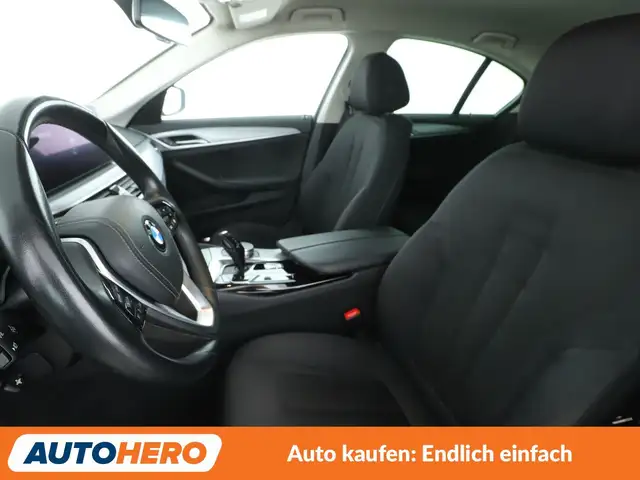 BMW 5 Series view 10