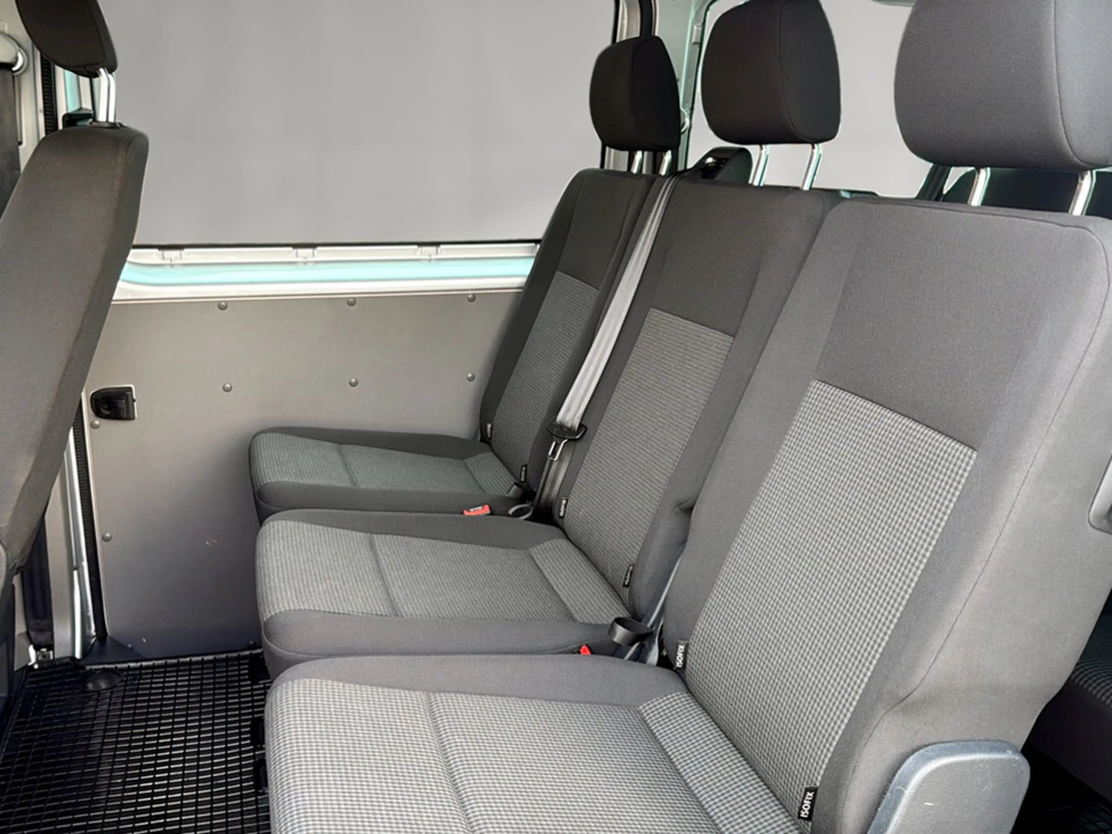 Volkswagen T6.1 Transporter Kombi LR TDI 4MOTION — photo 11