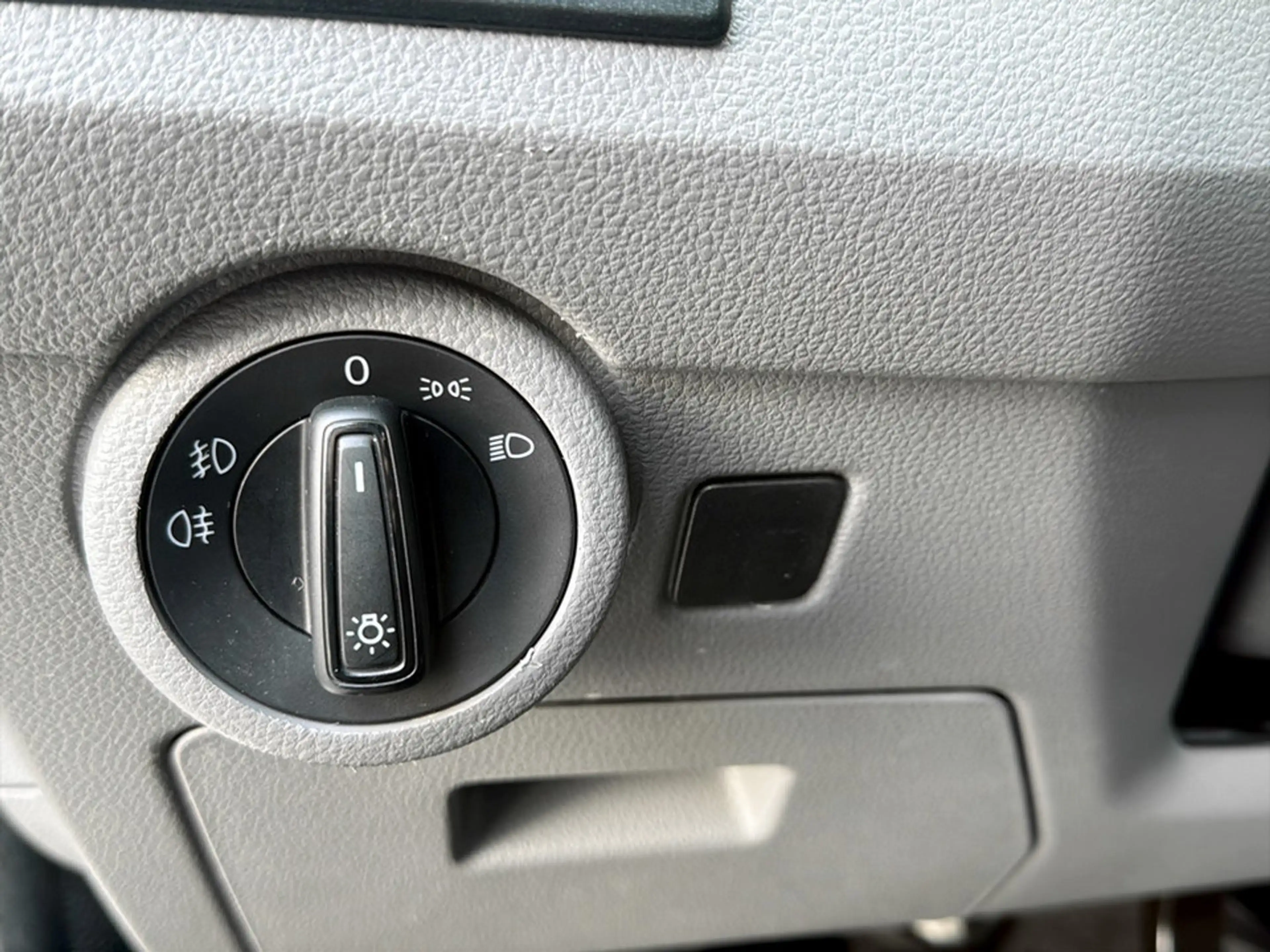 Volkswagen T6.1 Transporter Kombi LR TDI 4MOTION — photo 16