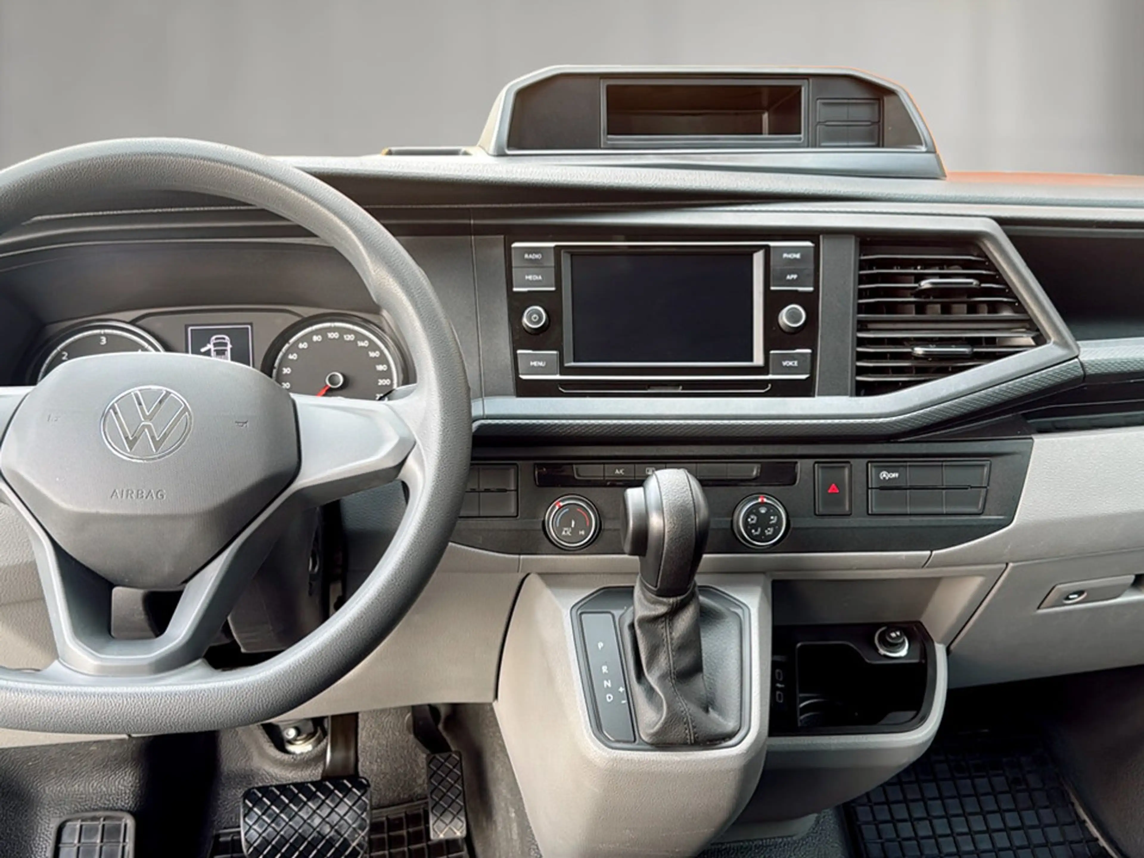 Volkswagen T6.1 Transporter Kombi LR TDI 4MOTION — photo 13