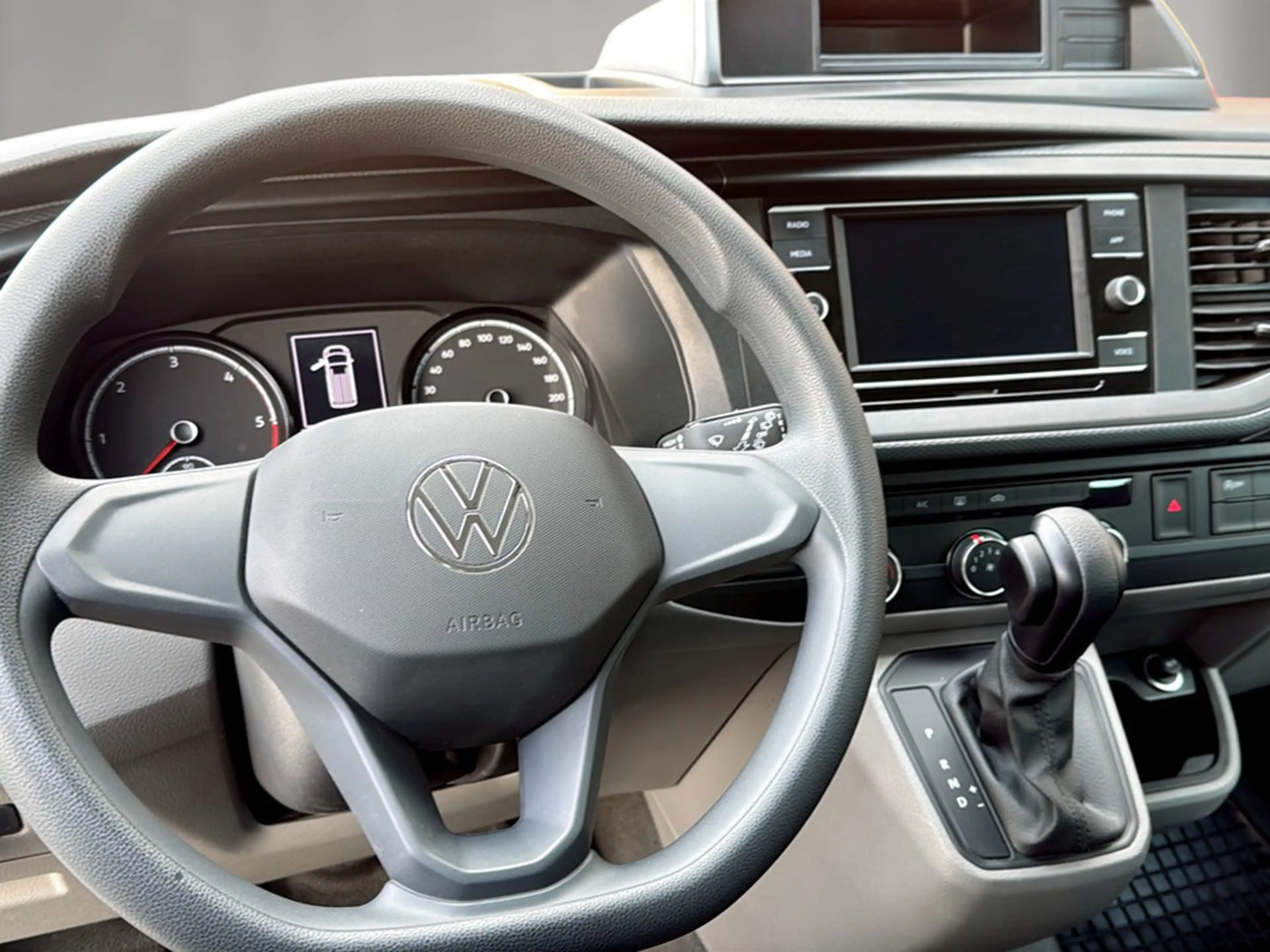 Volkswagen T6.1 Transporter Kombi LR TDI 4MOTION — photo 9