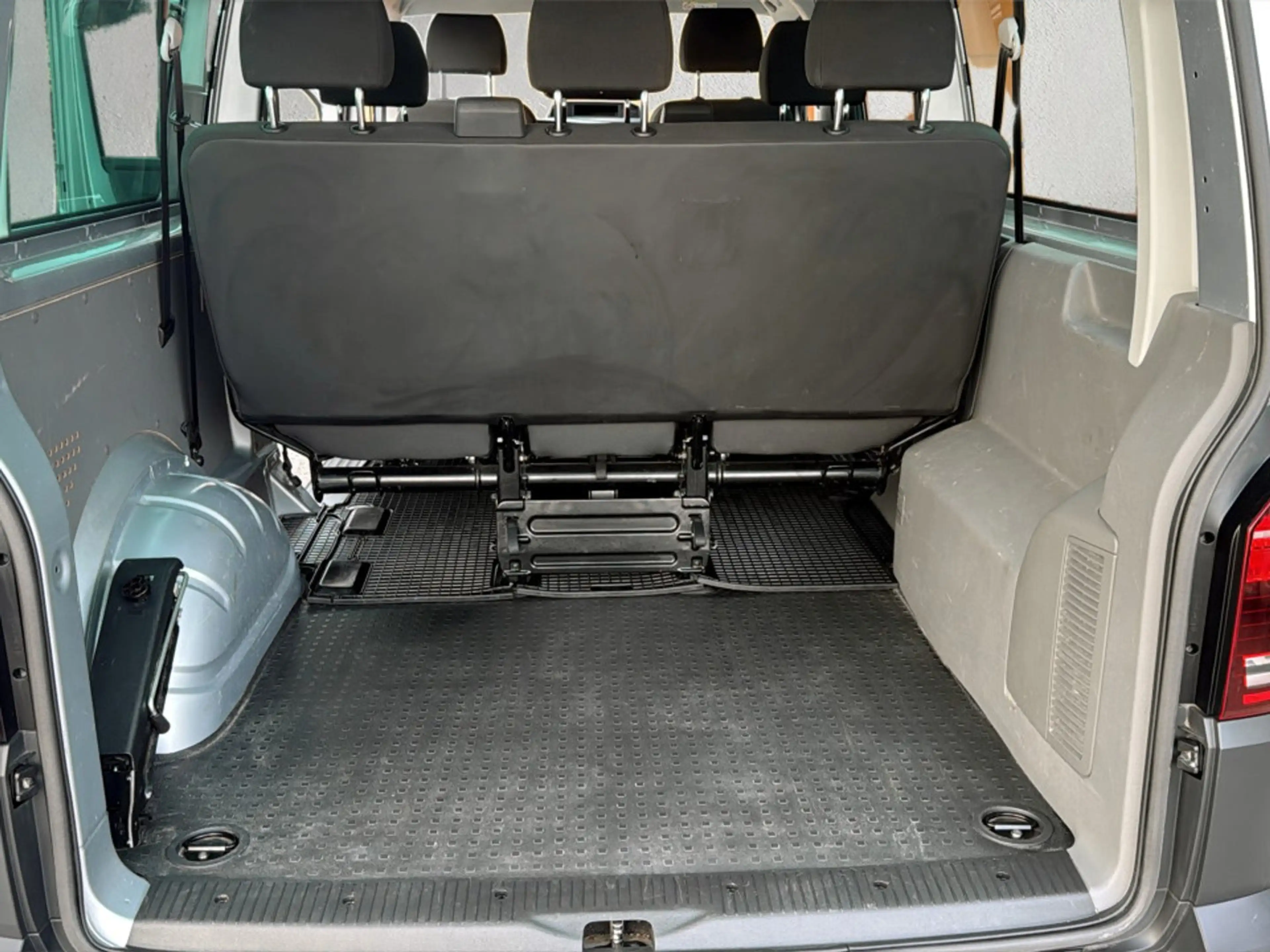 Volkswagen T6.1 Transporter Kombi LR TDI 4MOTION — photo 14
