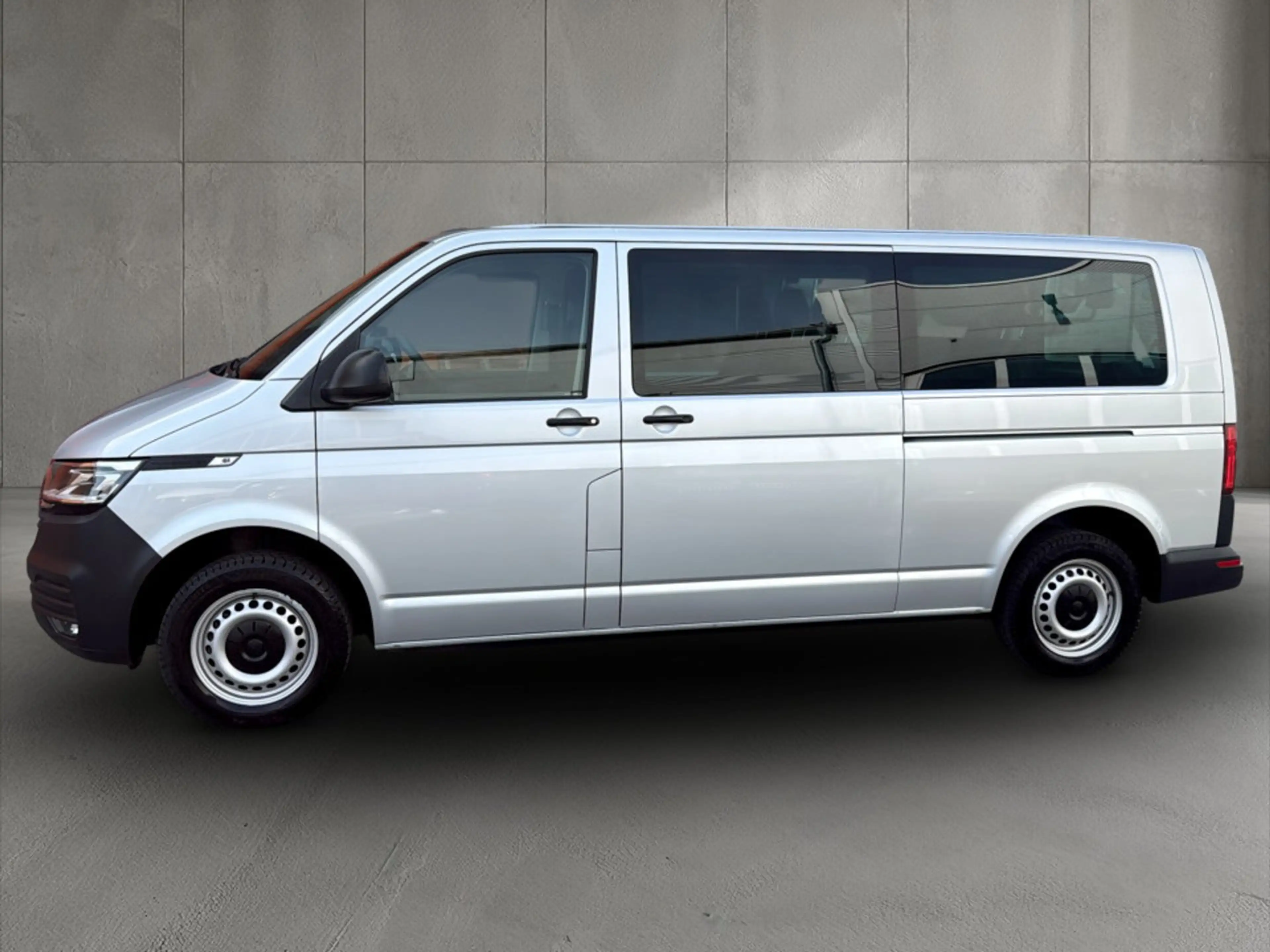 Volkswagen T6.1 Transporter Kombi LR TDI 4MOTION — photo 3