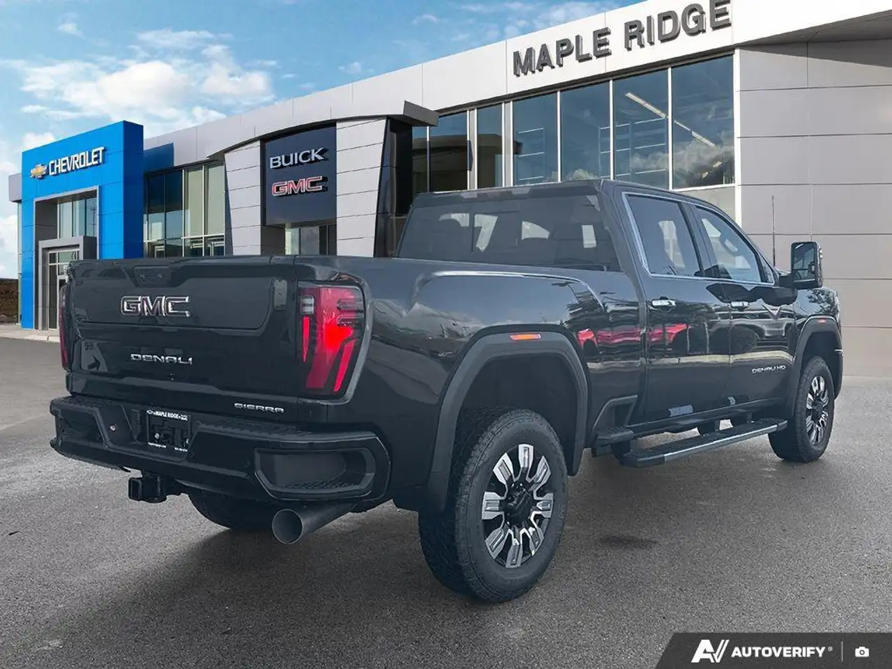 GMC Sierra 3500HD снимка GMC Sierra 3500HD
