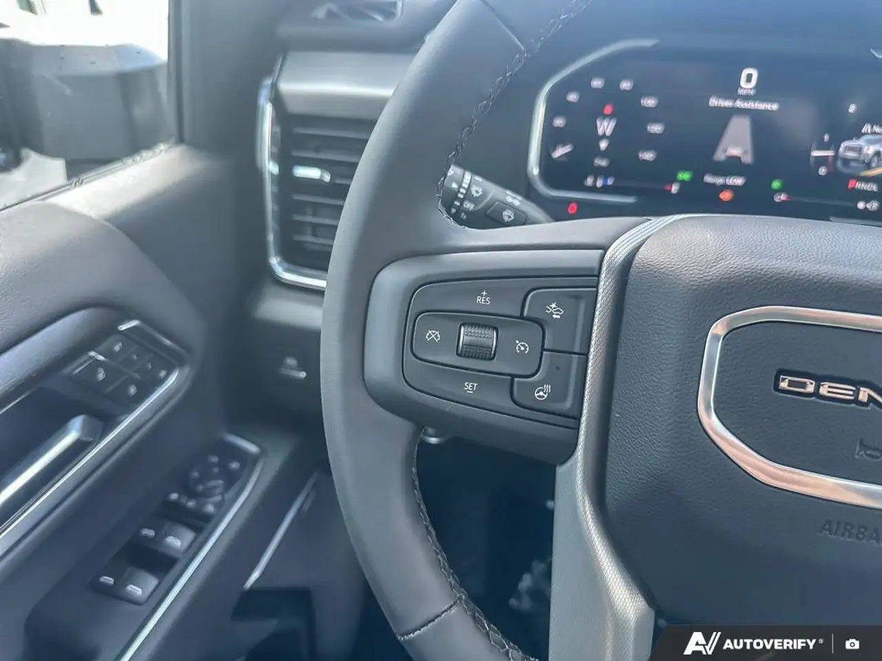 GMC Sierra 3500HD снимка GMC Sierra 3500HD