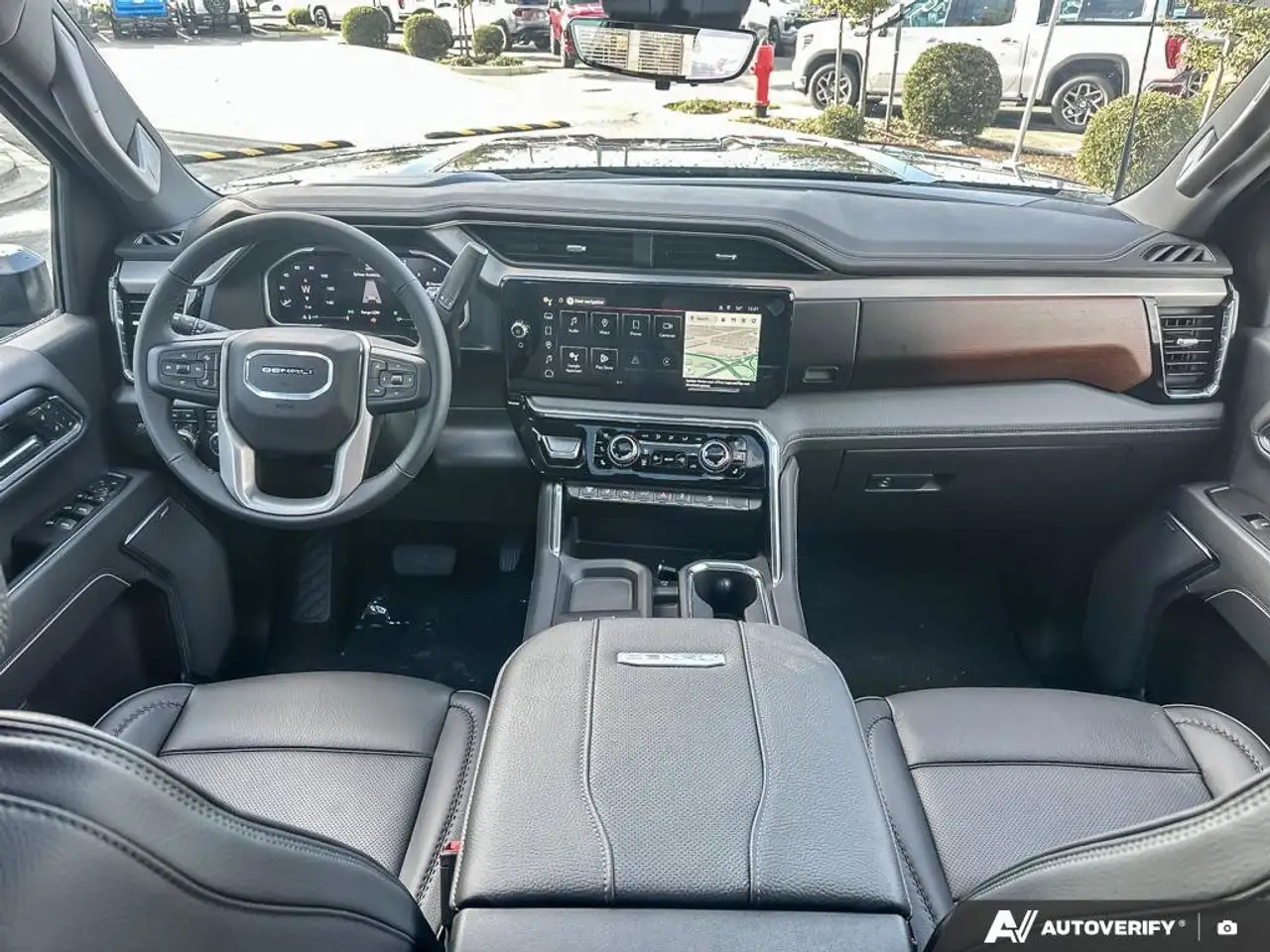 GMC Sierra 3500HD снимка GMC Sierra 3500HD