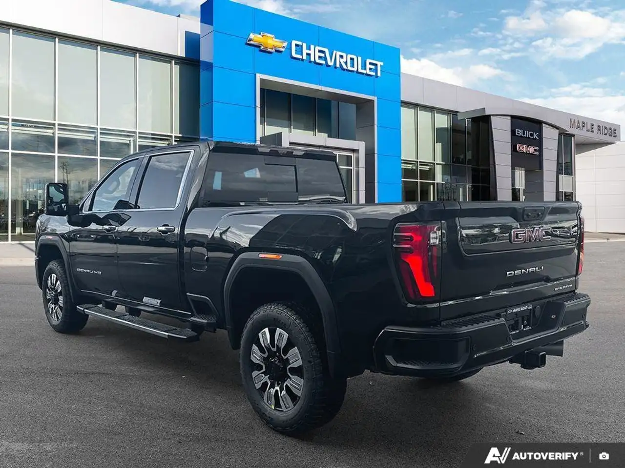 GMC Sierra 3500HD снимка GMC Sierra 3500HD