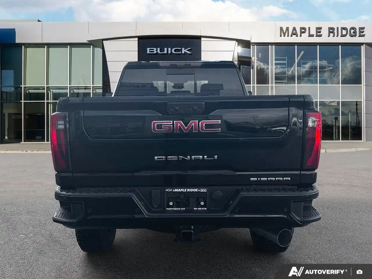 GMC Sierra 3500HD снимка GMC Sierra 3500HD