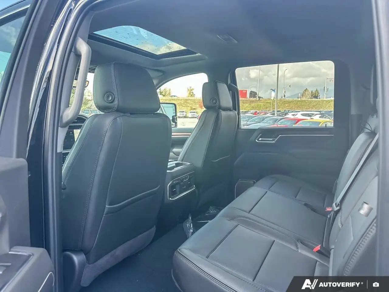 GMC Sierra 3500HD снимка GMC Sierra 3500HD