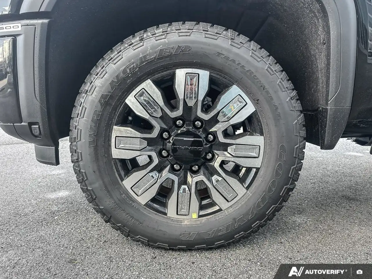 GMC Sierra 3500HD снимка GMC Sierra 3500HD