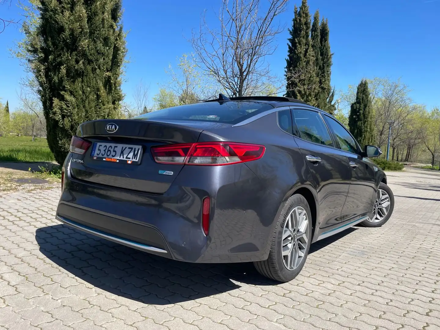 Kia Optima 2.0 GDi Híbrido Enchufable 205cv. *IVA deducible* Gris - 2
