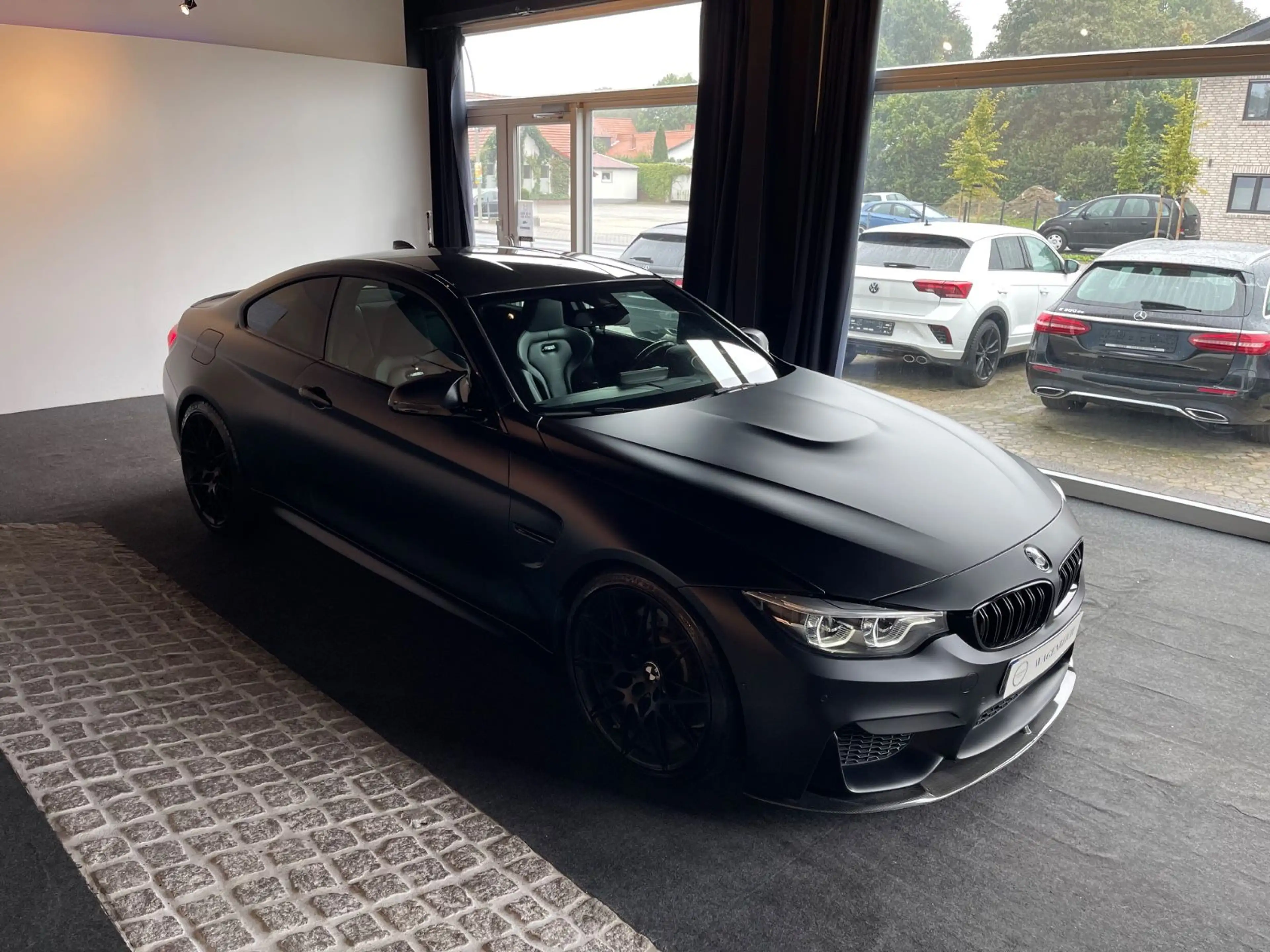 BMW M4 BMW M4 F82 Competition | 450 PS | Deutsches — photo 2