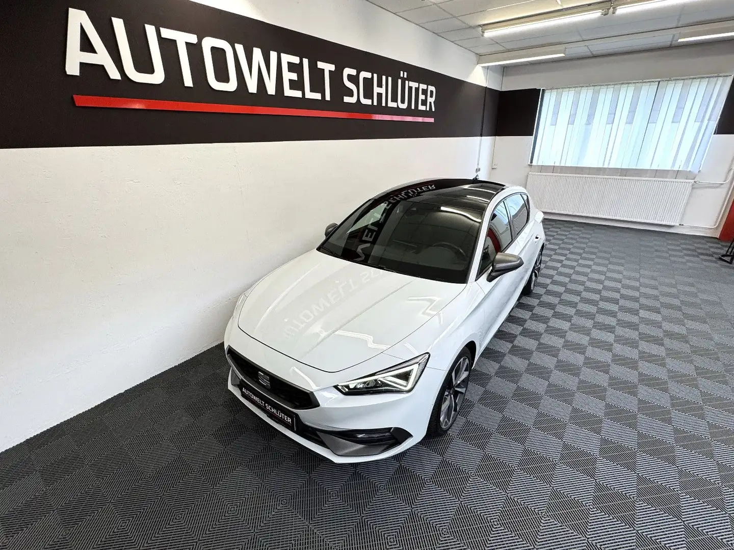 SEAT Leon 1.5 eTSI DSG* FR Line*LED*Pano*Kamera*ACC* Weiß - 2