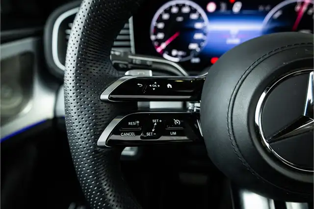 Mercedes-Benz GLE view 28
