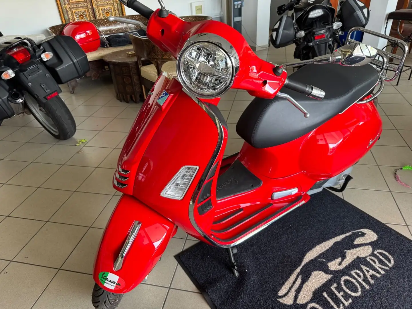 Vespa GTS 125 Super Rot - 2