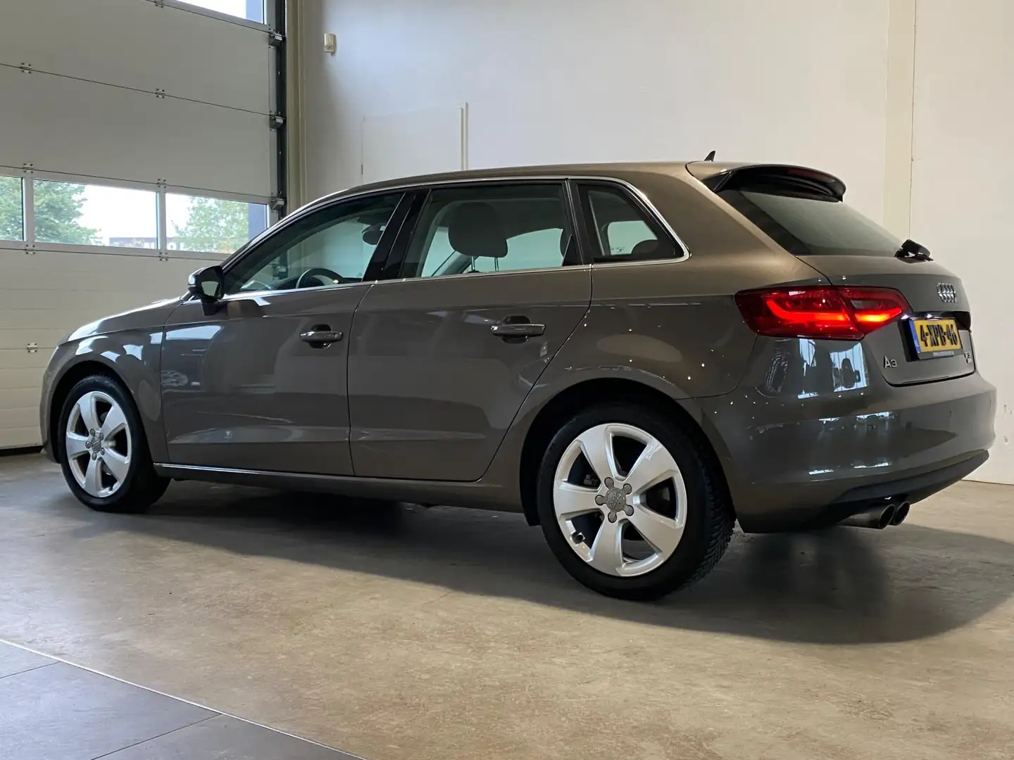 Audi A3 Sportback 1.4 TFSI 150PK Automaat Grijs - 2