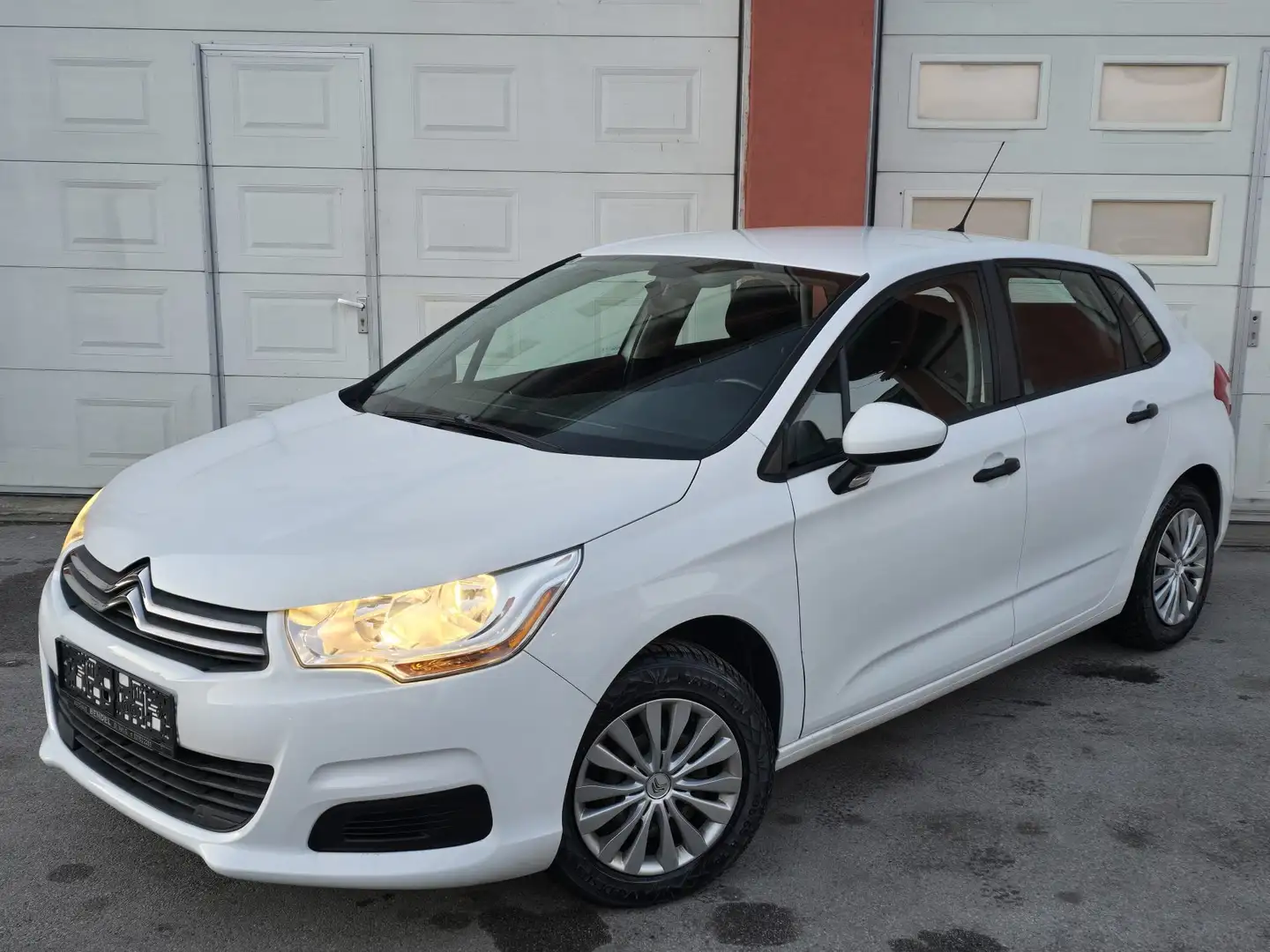 Citroen C4 C4 1,4 VTi Attraction Weiß - 1