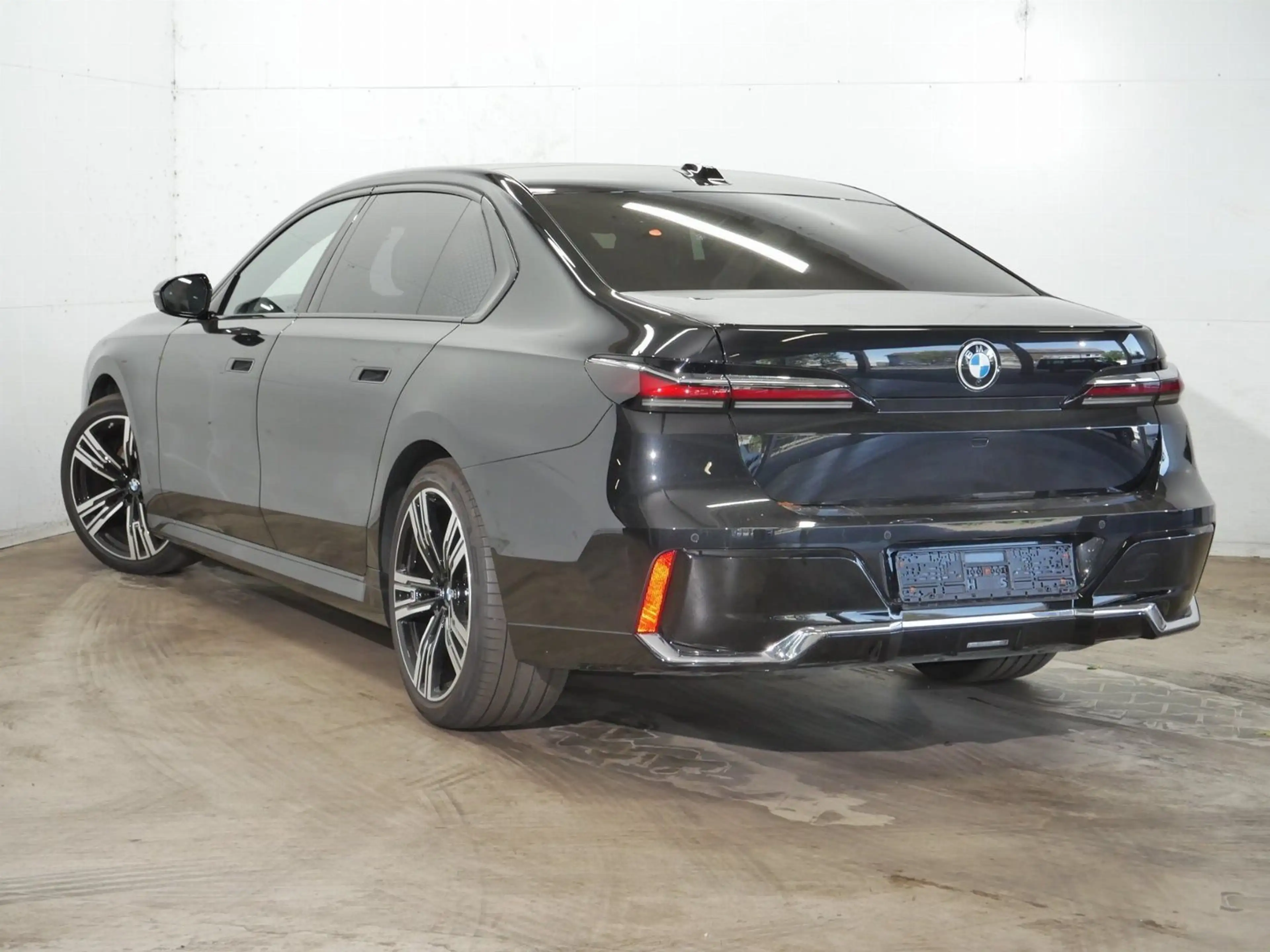 BMW 740 d xDrive Limousine — photo 3