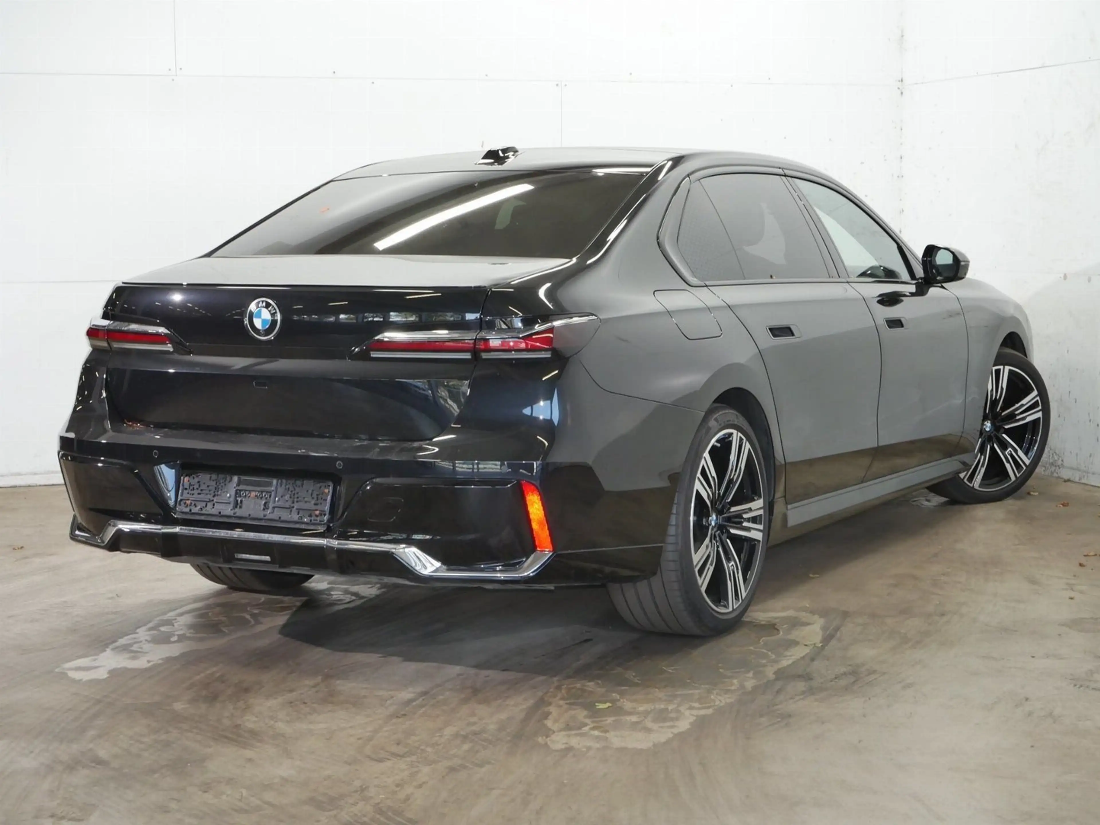 BMW 740 d xDrive Limousine — photo 4