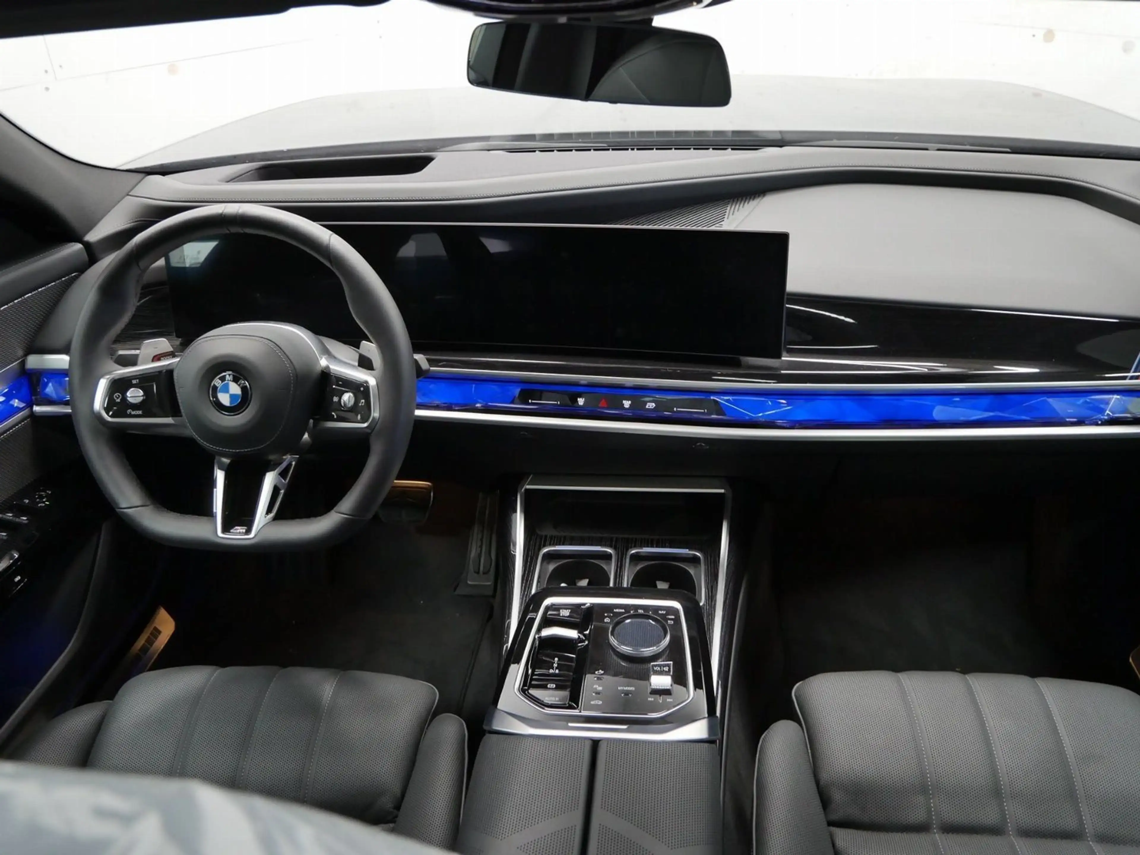 BMW 740 d xDrive Limousine — photo 6