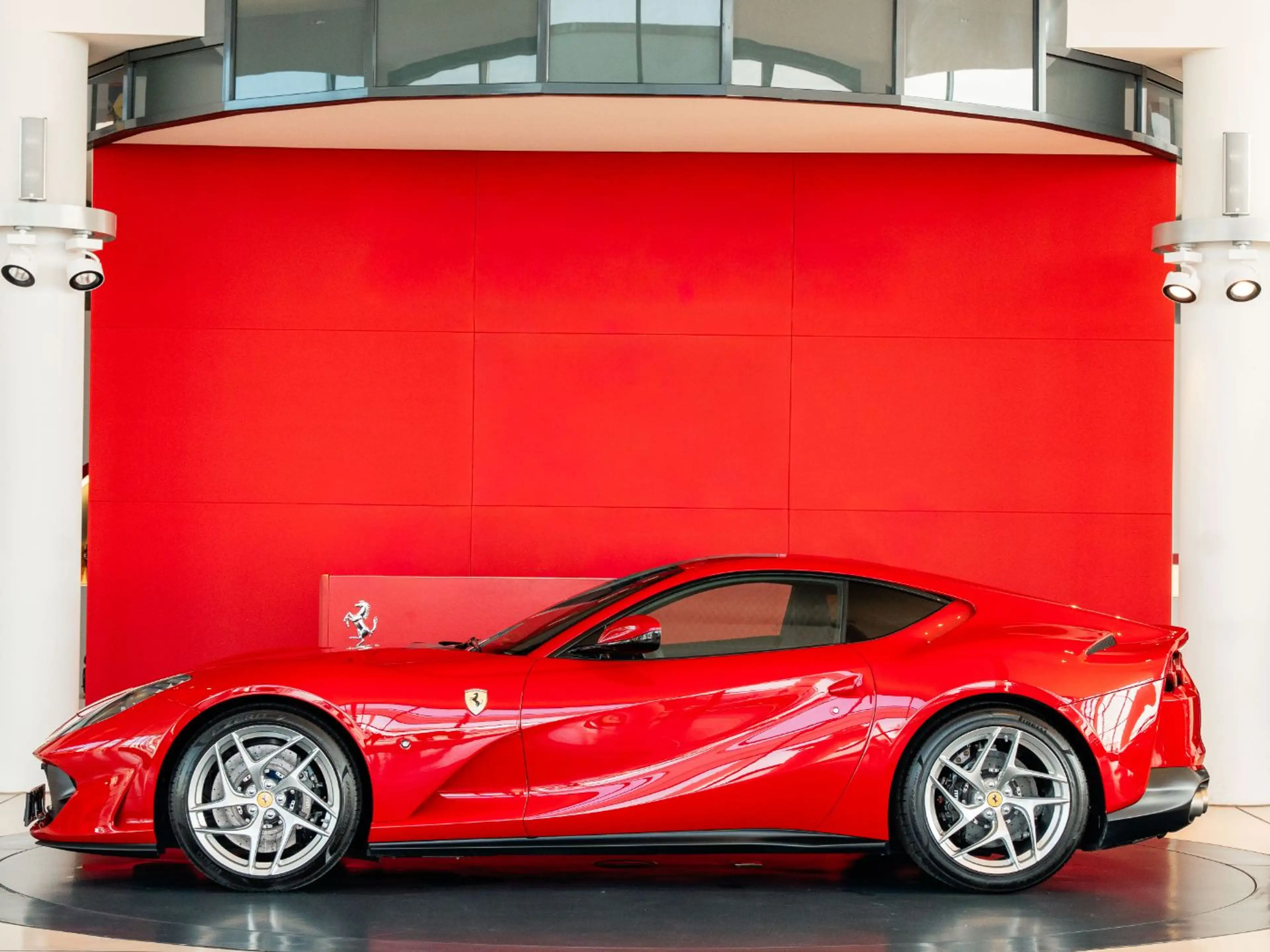 Ferrari 812 Superfast Rosso70Anni*JBL*Lift*Apple-Carplay — photo 4