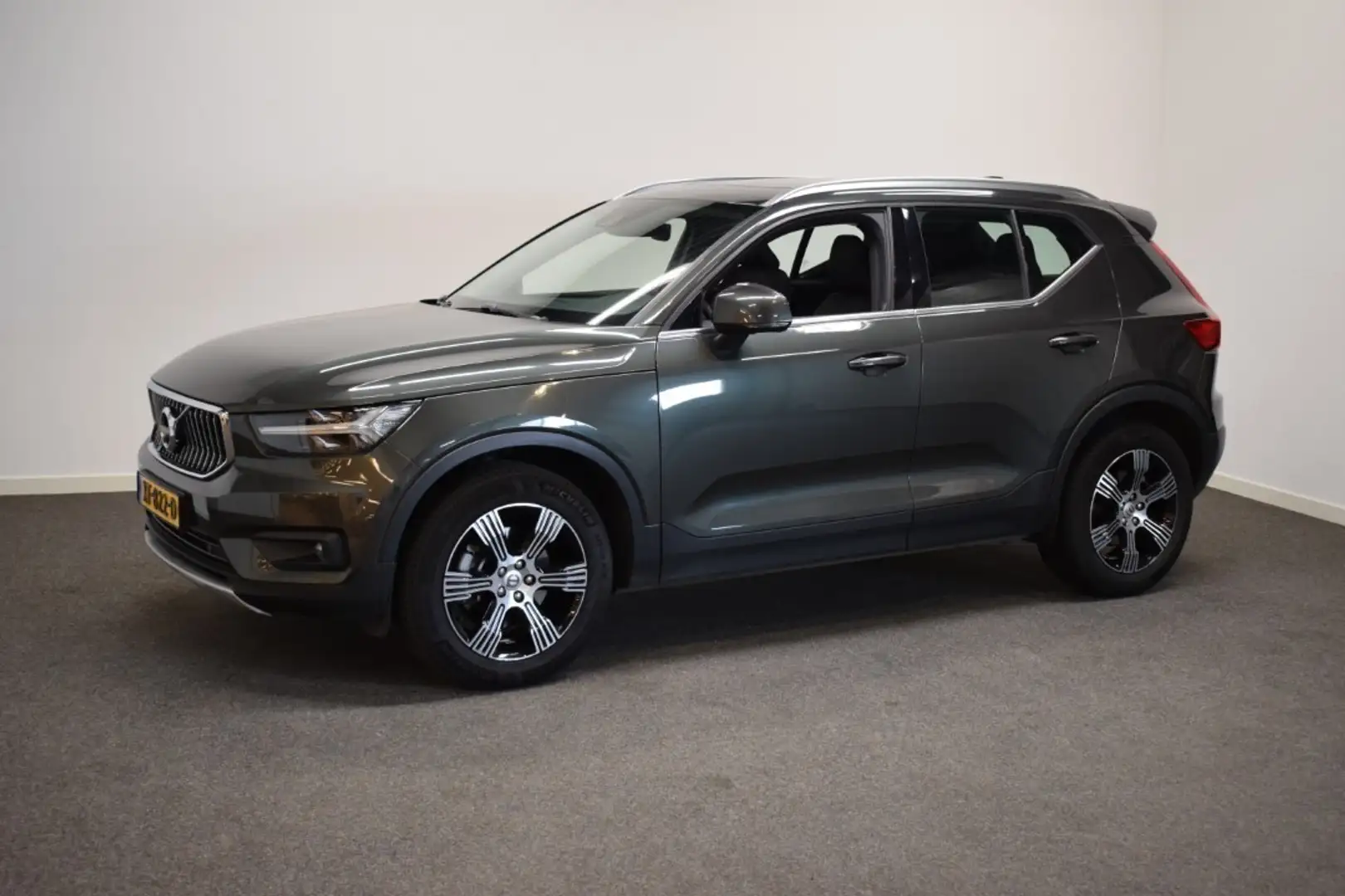 Volvo XC40 2.0 T4 190pk AUT8 Inscription Trekhaak 1800 kg/ Sc Grijs - 2