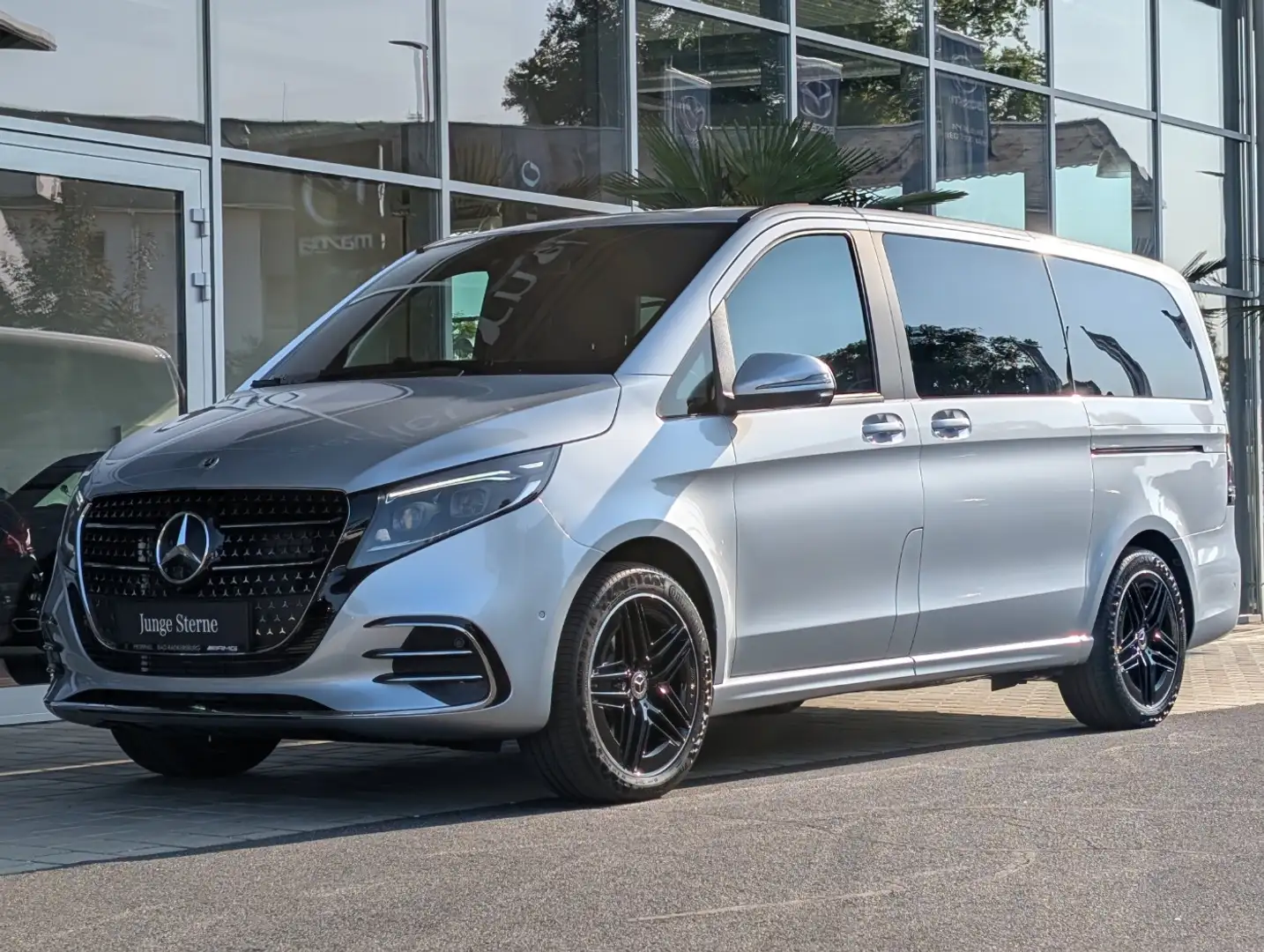 Mercedes-Benz V 300 d 4MATIC STYLE Lang AMG Stdhzg AIR Navi Argent - 2