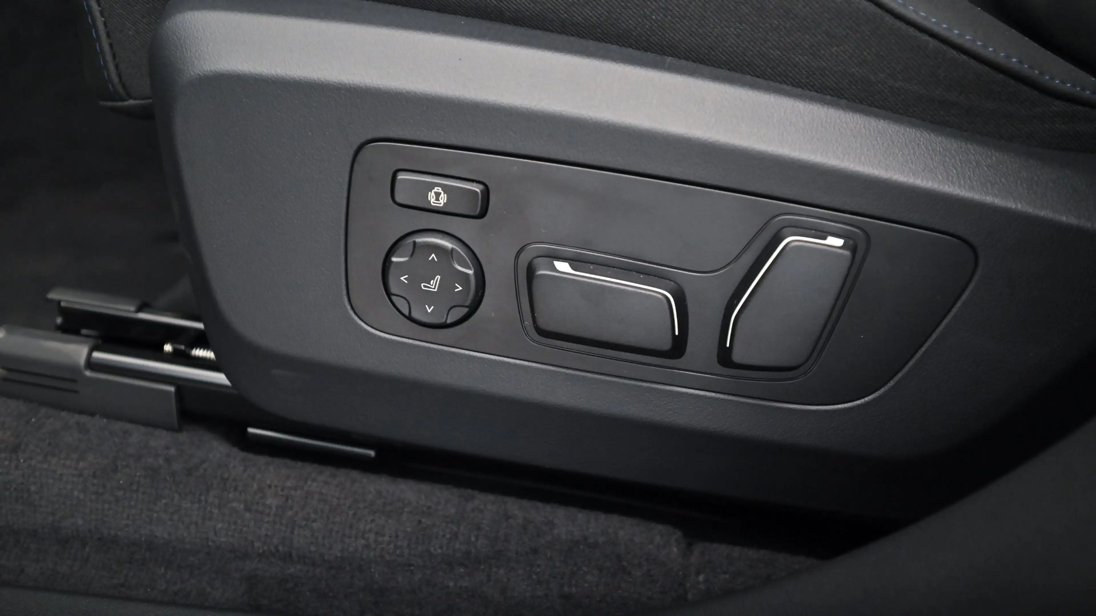 BMW X3 30e xDrive — photo 12