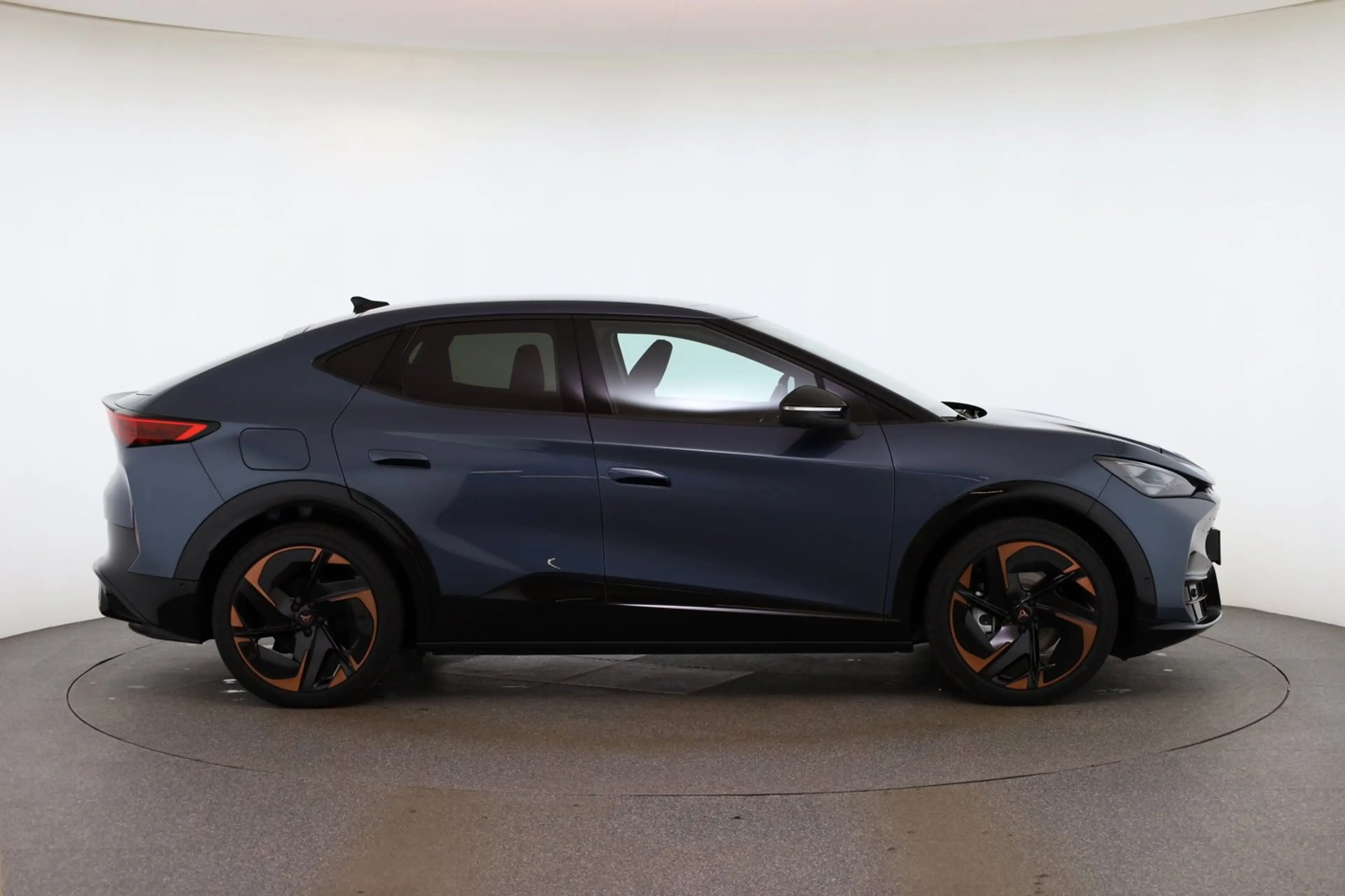 CUPRA Tavascan Adrenaline 210kW/286PS — photo 7