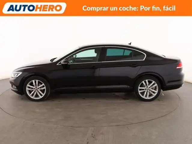 Volkswagen Passat view 3