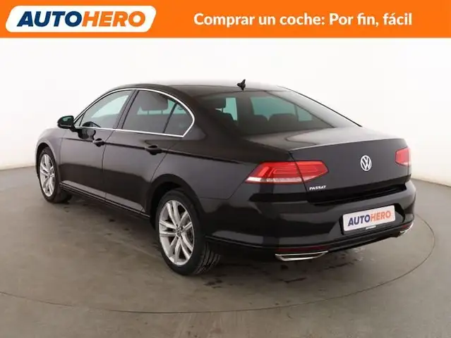Volkswagen Passat view 4