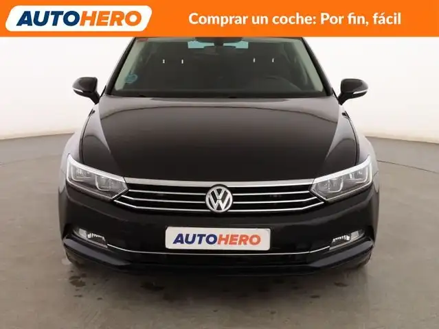 Volkswagen Passat view 9