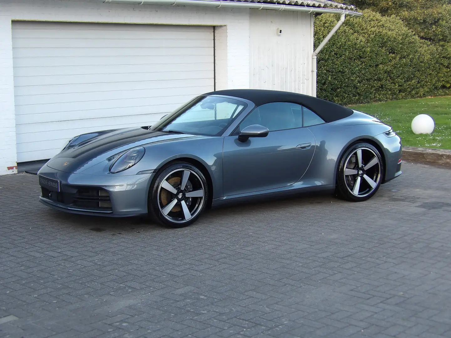 Porsche 992 911/2 Carrera Cabriolet PDK FULL OPTION Grijs - 1