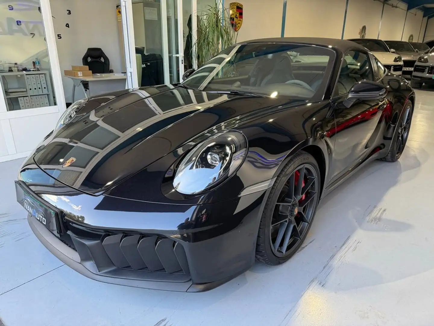 Porsche 911 Targa 4 GTS Negro - 2