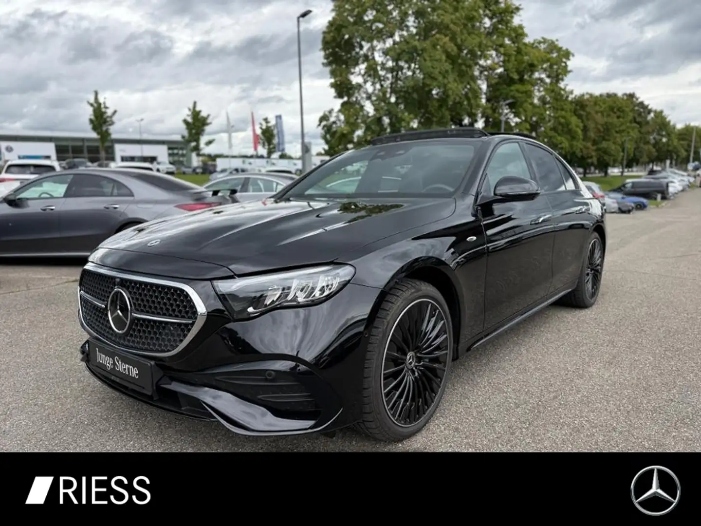 Mercedes-Benz E 300 de AMG Sport Night Distr AHK Pano 360 20" Schwarz - 1