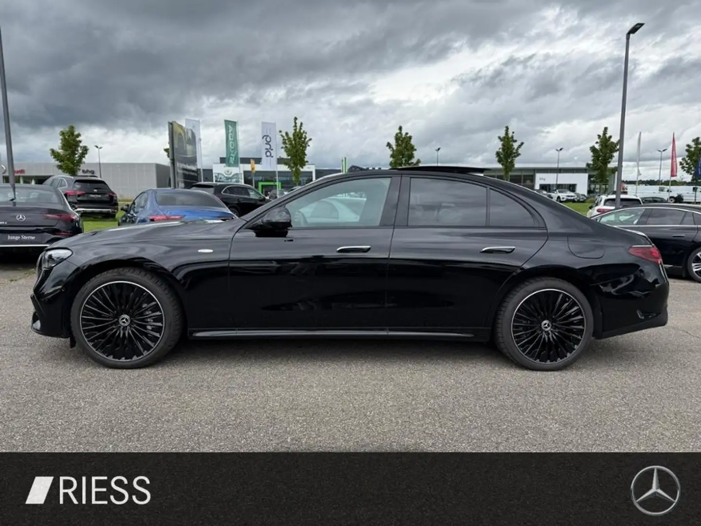 Mercedes-Benz E 300 de AMG Sport Night Distr AHK Pano 360 20" Schwarz - 2